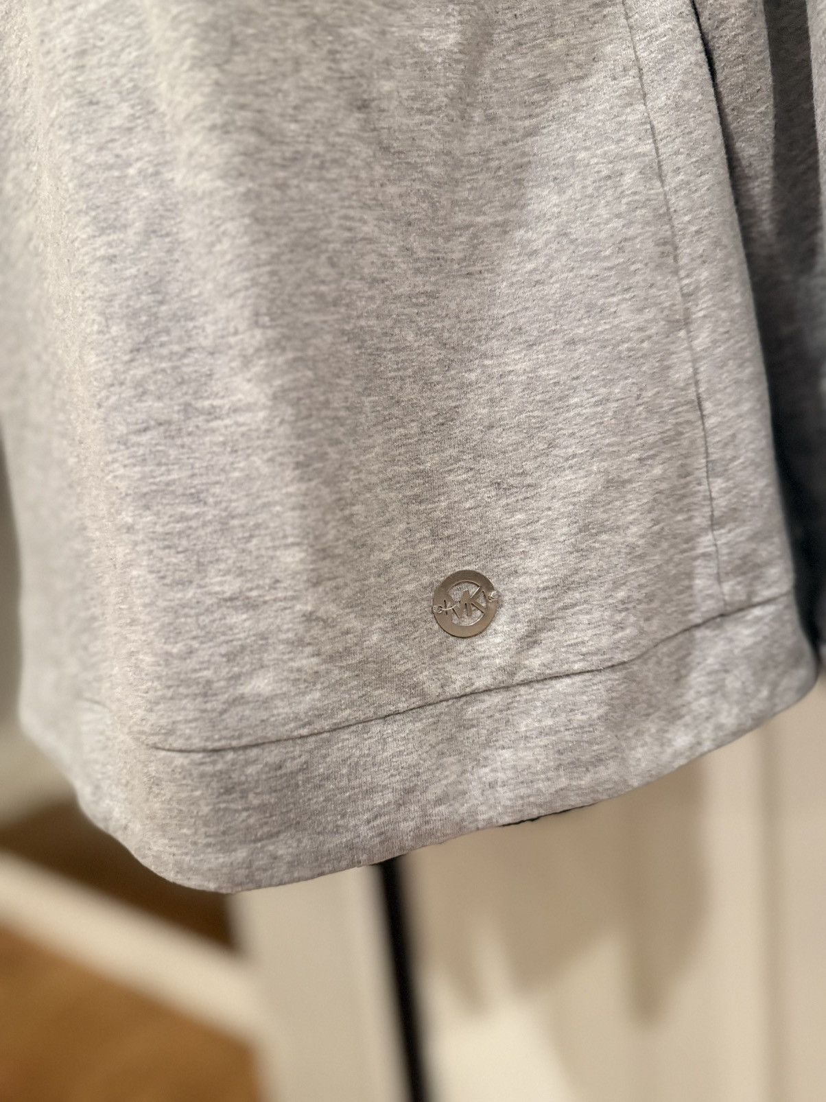 Michael Kors Michael Michael Kors Gray V-Neck Hoodie Layered Hem, Size M Size M / US 6-8 / IT 42-44 - 4 Thumbnail