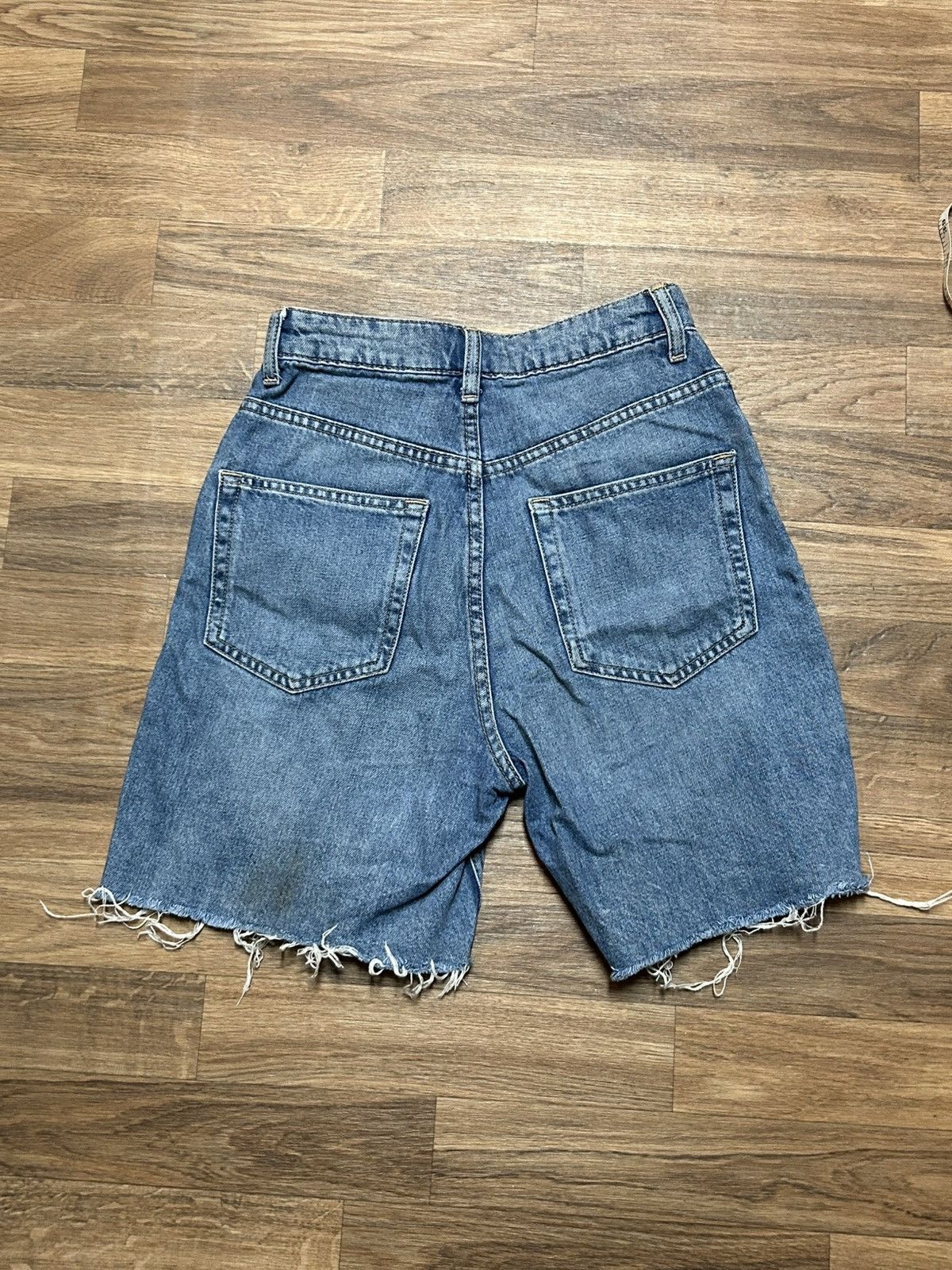 Divided Divided H&M women's raw frayed hem medium wash denim shorts Size 24" / US 00 / IT 34 - 2 Thumbnail