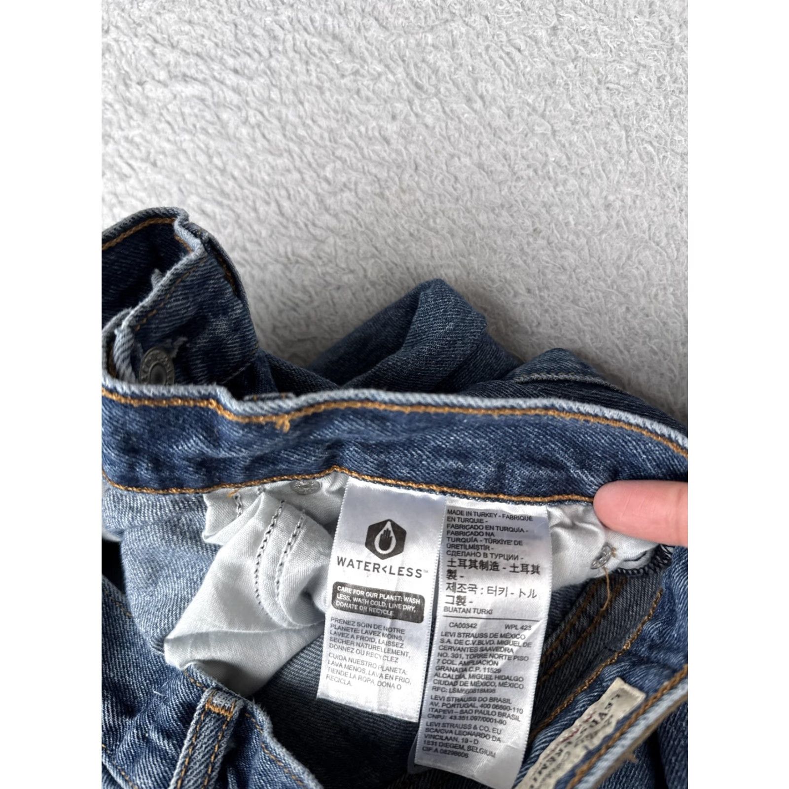Levi's Levi's Jeans Womens 28x28 Blue Wedgie Straight Distressed High Rise Button Fly Jeans Women Regular 28x28 Blue Distressed Straight Fit Mens Womens? Size 28" / US 6 / IT 42 - 7 Thumbnail