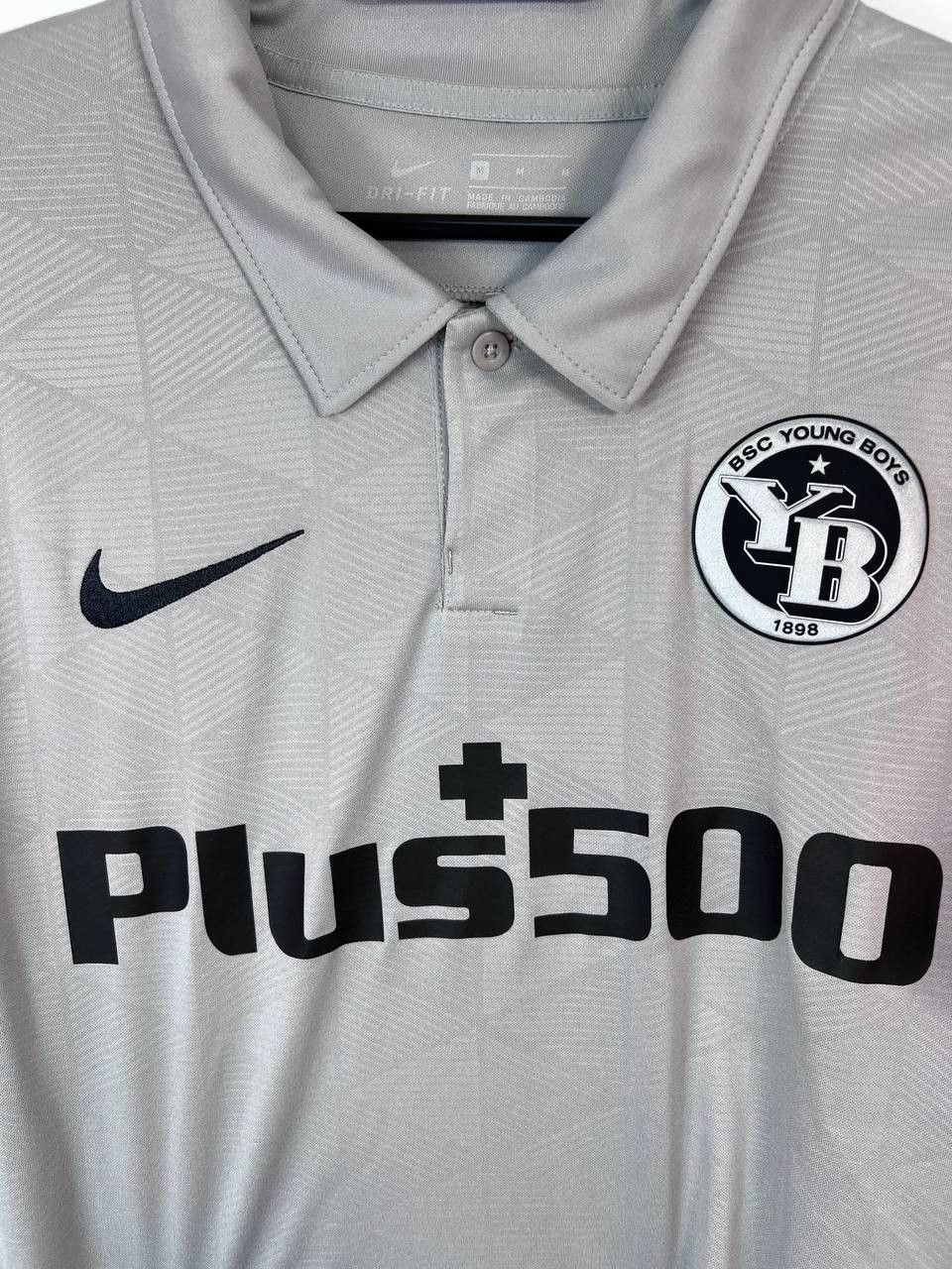 Nike BSC YOUNG BOYS 2020/21 AWAY FOOTBALL SHIRT BV6725-053 Sz M Size US M / EU 48-50 / 2 - 2 Thumbnail
