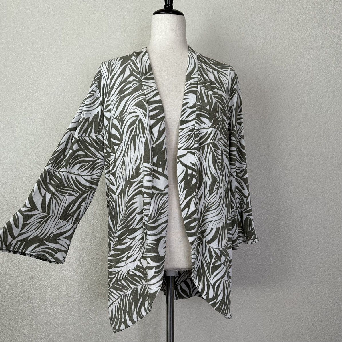 Chicos Chico’s Leaf Prin Open Front Cardigan Size L / US 10 / IT 46 - 2 Thumbnail