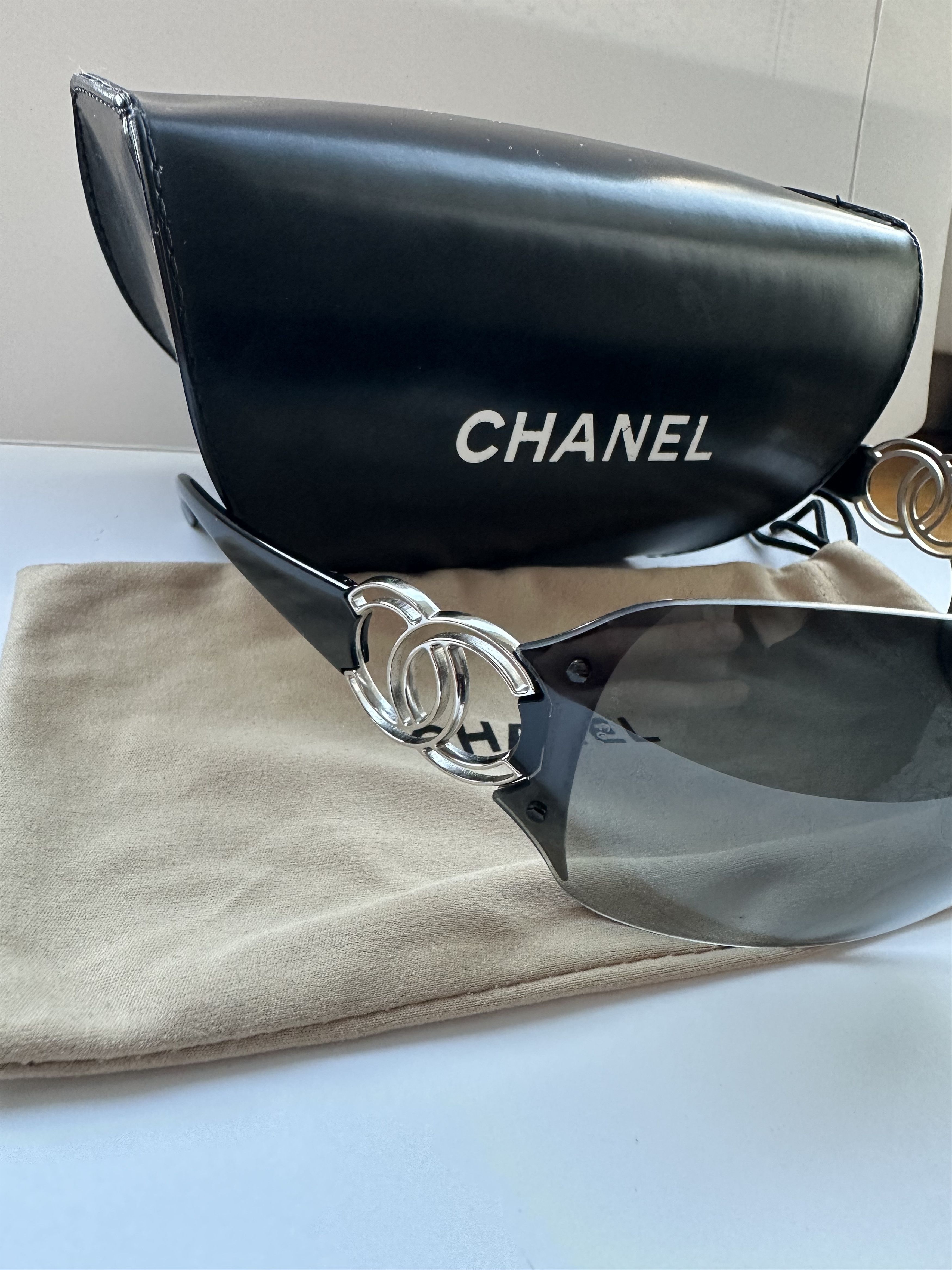 Chanel Chanel Rimless Shield Silver Logo Sunglasses 4147 Vintage Size ONE SIZE - 5 Thumbnail