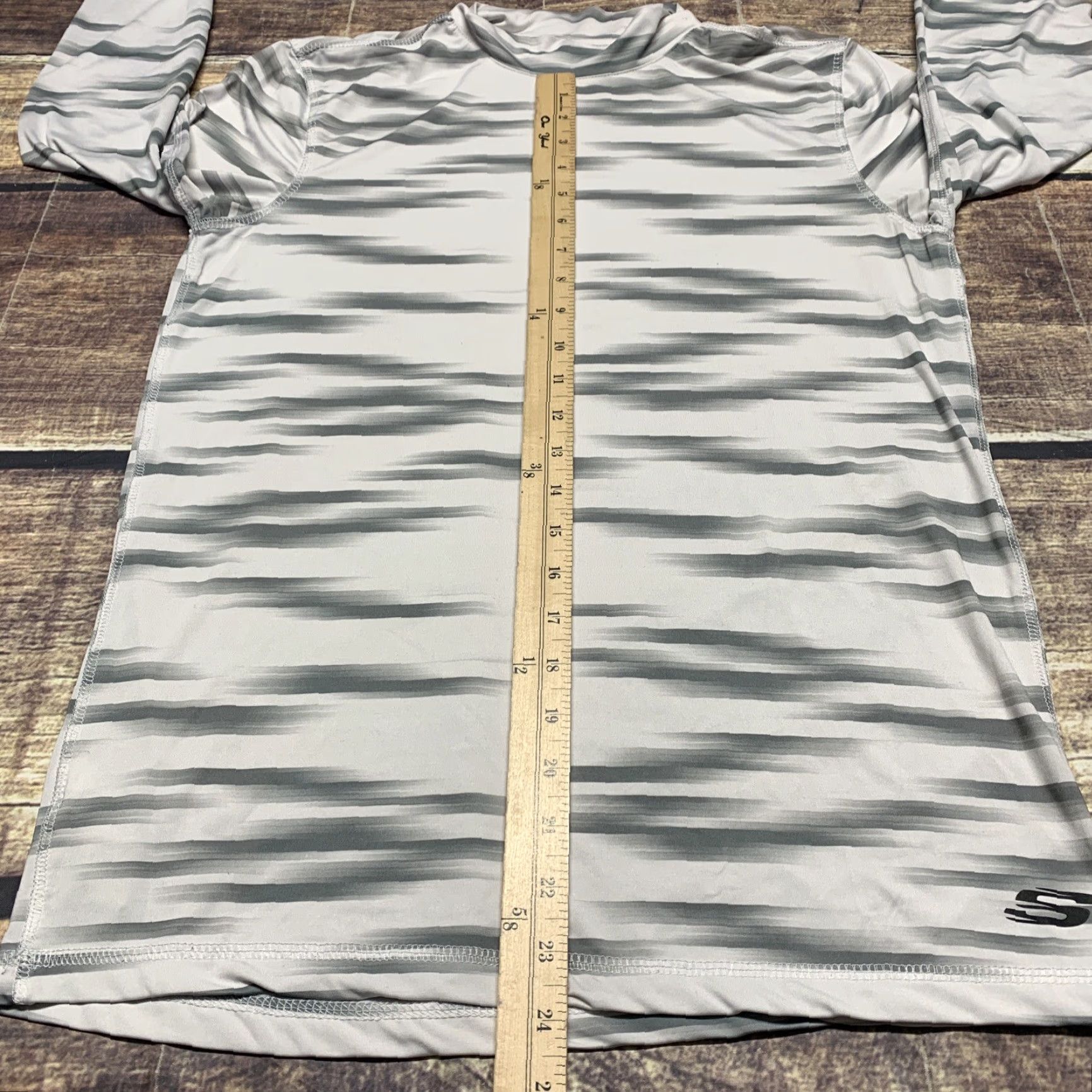 SKECHERS Skechers Pullover Sport Shirt Men’s Small White Gray Silver Athletic Shirt Size US S / EU 44-46 / 1 - 6 Thumbnail