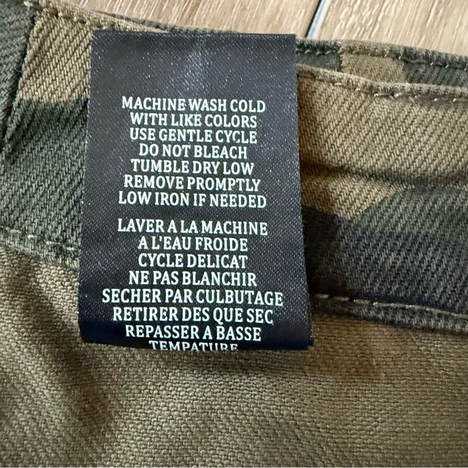 BLANKNYC Blank NYC Chain of Command Green Camo Print Denim Mini Skirt Size 26" / US 2 / IT 38 - 11 Thumbnail