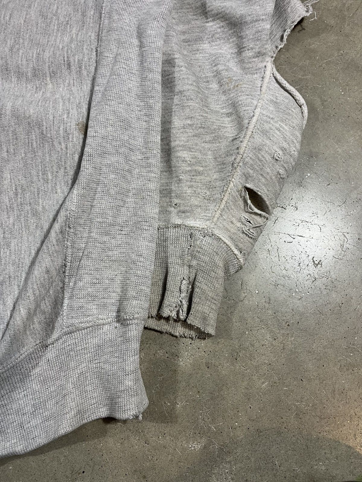 Vintage Vintage 90s Husson College Thrashed Crewneck Sweatshirt Gray Size US L / EU 52-54 / 3 - 6 Thumbnail