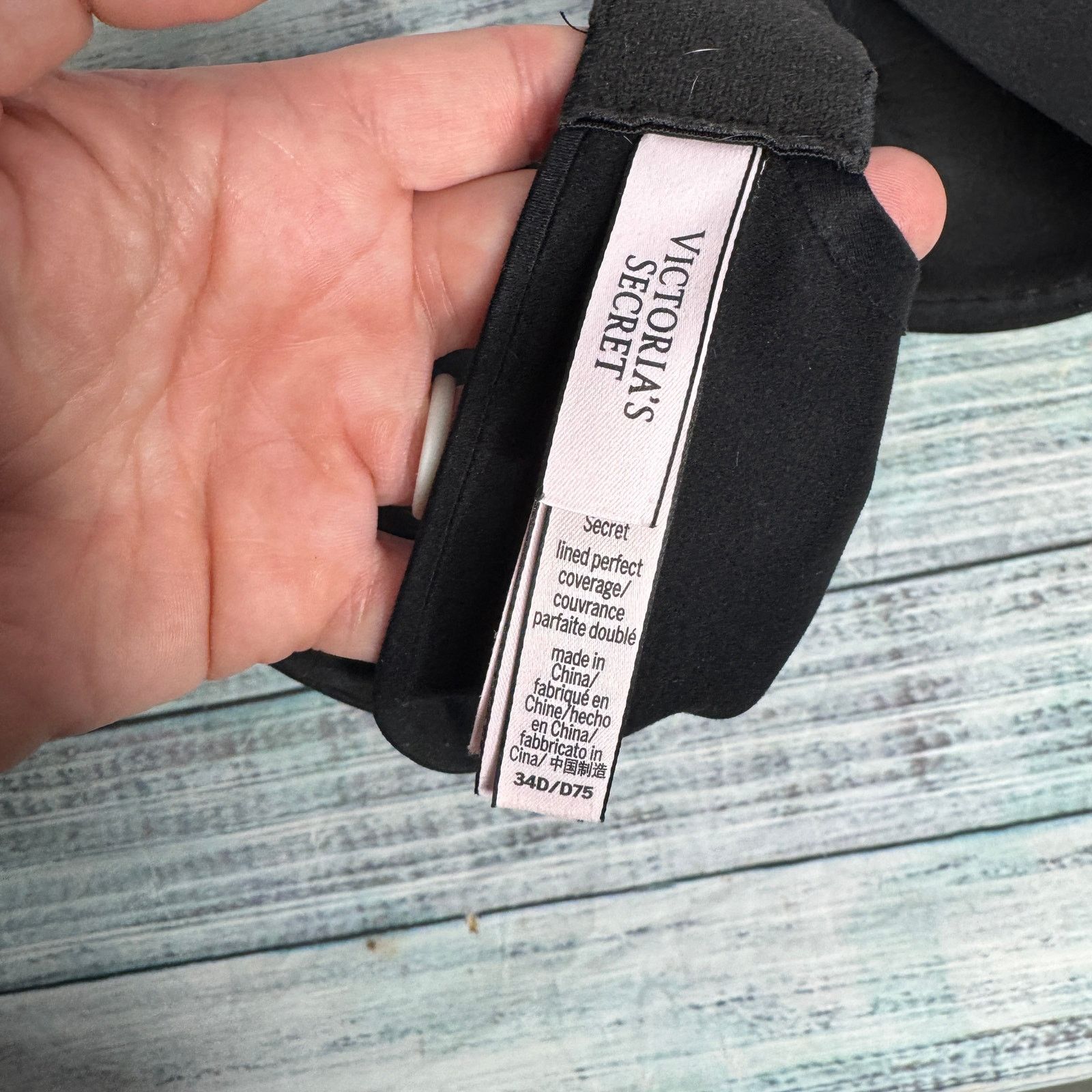 Victoria's Secret Victoria's Secret Incredible Lined Perfect Coverage Bra 34D Size ONE SIZE - 4 Thumbnail