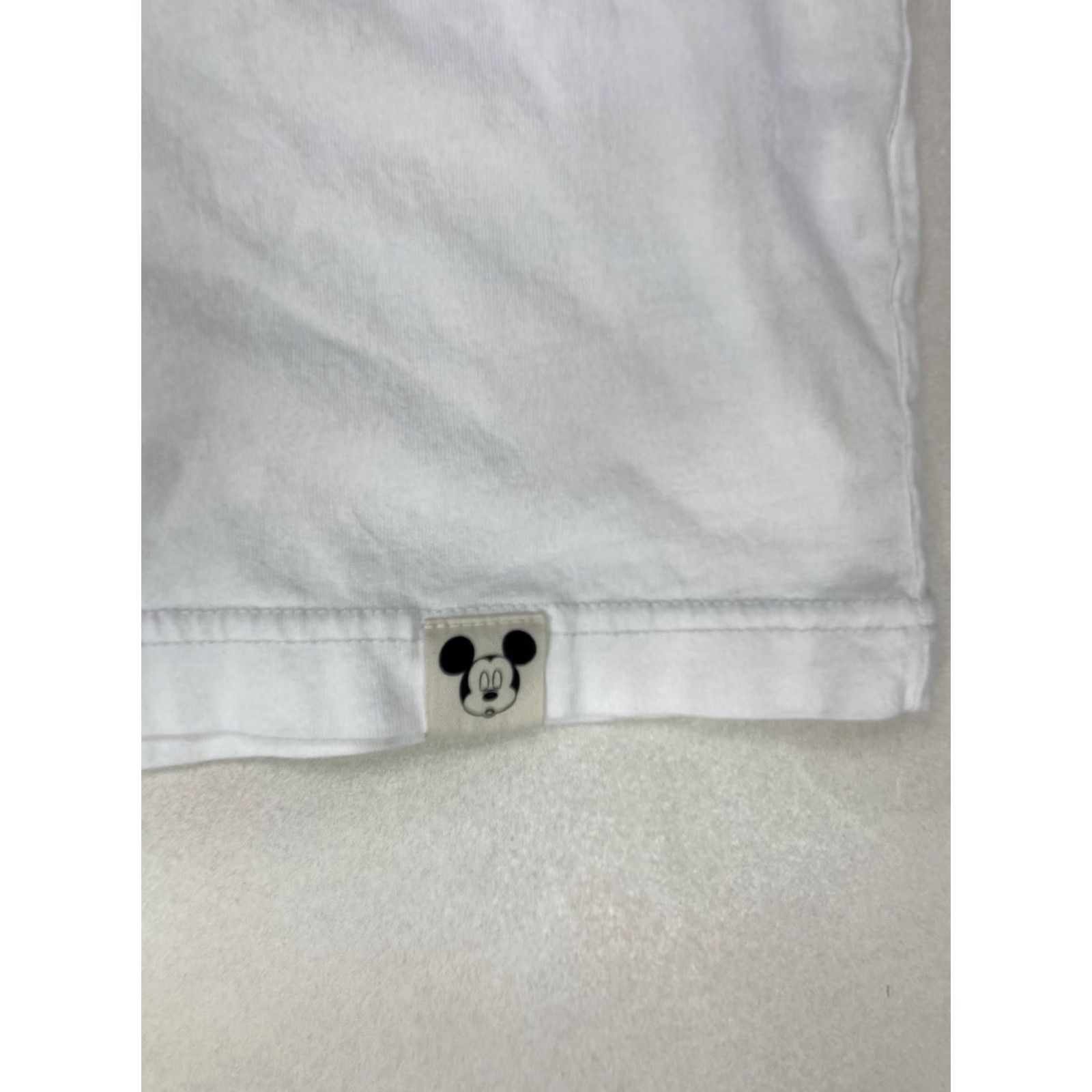 Uniqlo Uniqlo Disney Mickey Mouse Graphic Pocket T-shirt Women Medium Short Sleeve Size M / US 6-8 / IT 42-44 - 3 Thumbnail