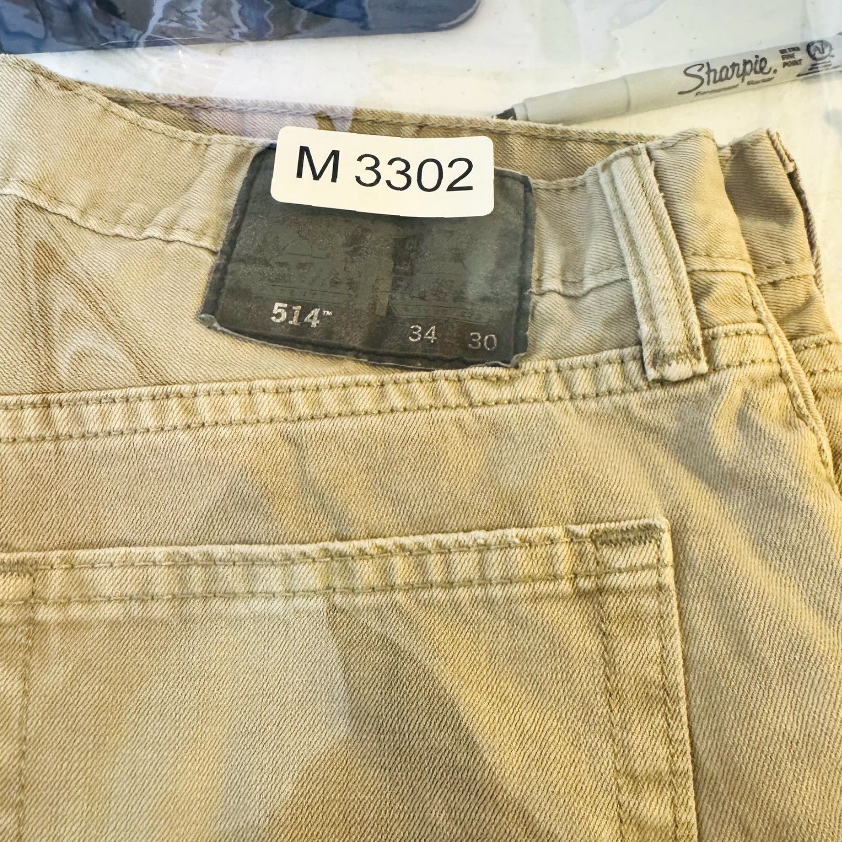 Levi's Levi's Bermuda Shorts Mens 34 Beige Denim 5-Pocket Zip Fly Raw Hem 514 Inseam 5 in Regular Fit Casual Summer Summer Mens Size US 34 / EU 50 - 8 Thumbnail