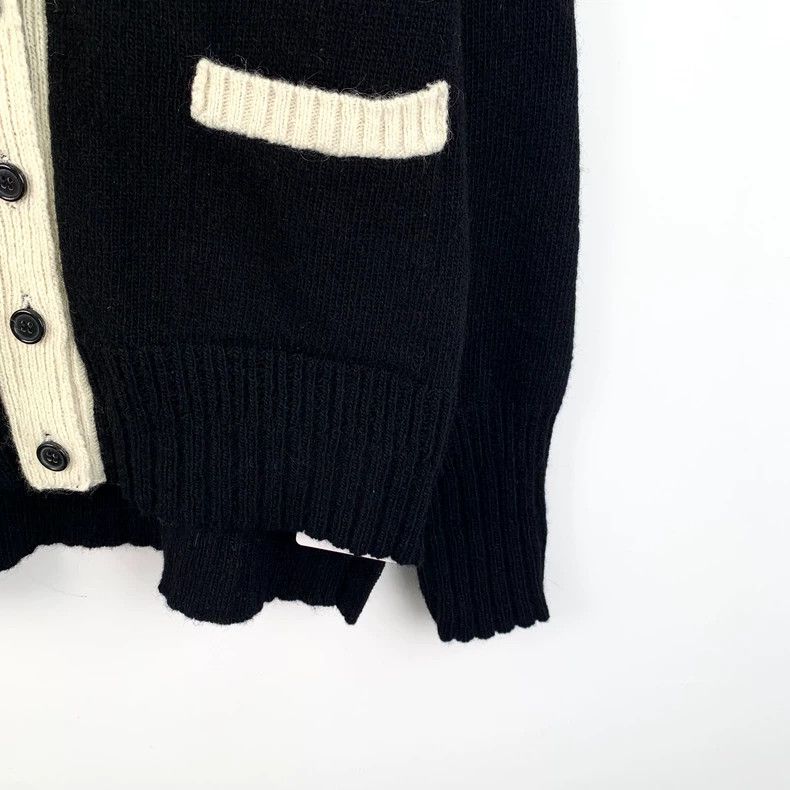 Thom Browne Thom Browne Wool V-neck single row knitted long sleeve swe Size M / US 6-8 / IT 42-44 - 4 Thumbnail