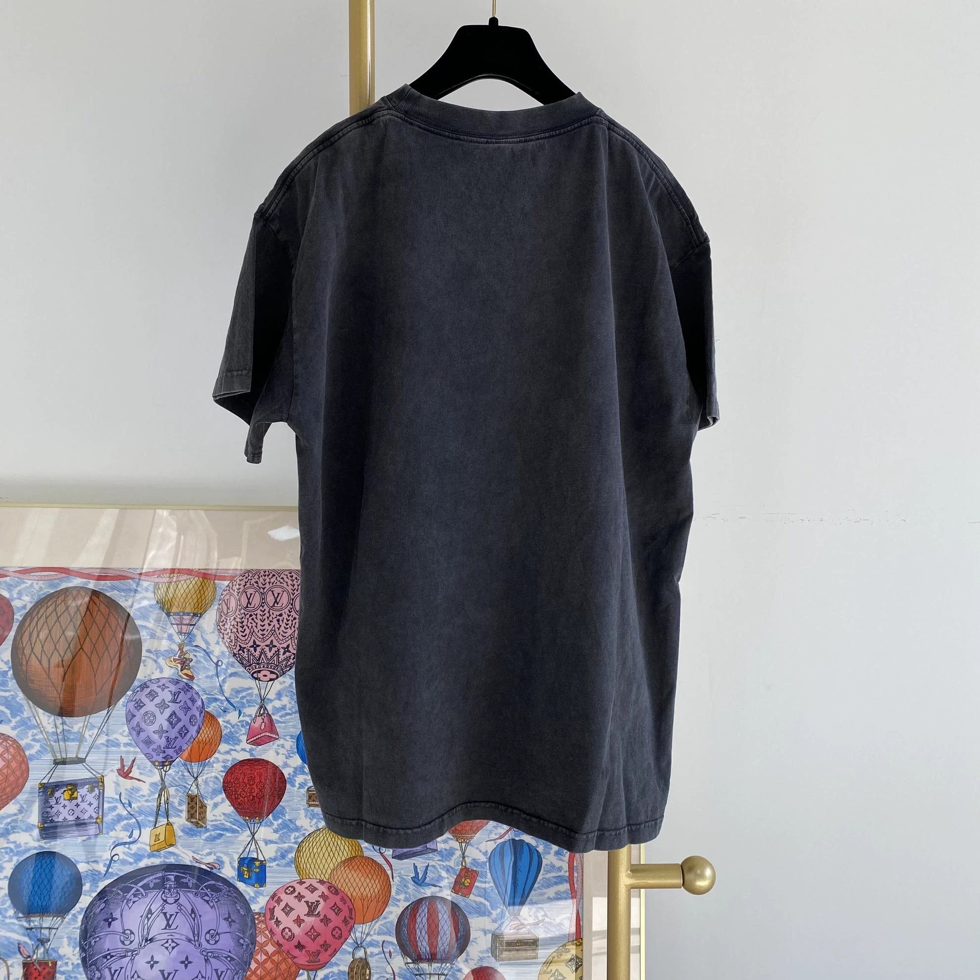 Balenciaga Balenciaga Distressed Gray Logo T-shirt M NWT Size US M / EU 48-50 / 2 - 2 Thumbnail
