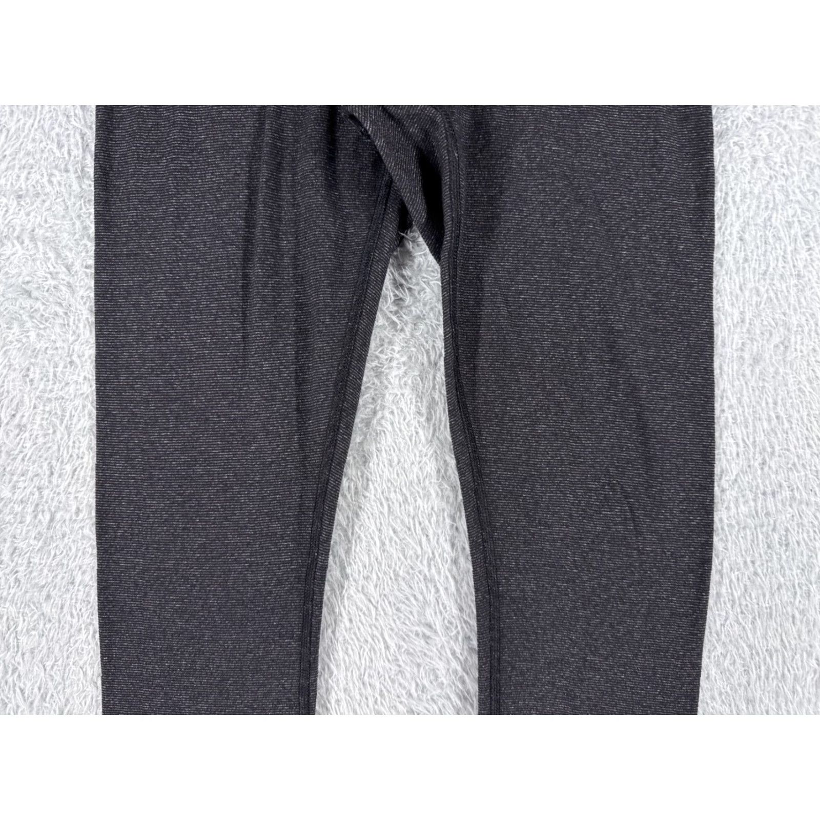 Lululemon Lululemon Wunder Under Pants Womens 4 Gray Cropped 21" Inseam Yoga Activewear Pockets Zip Pocket Low Rise Size 27" / US 4 / IT 40 - 3 Thumbnail