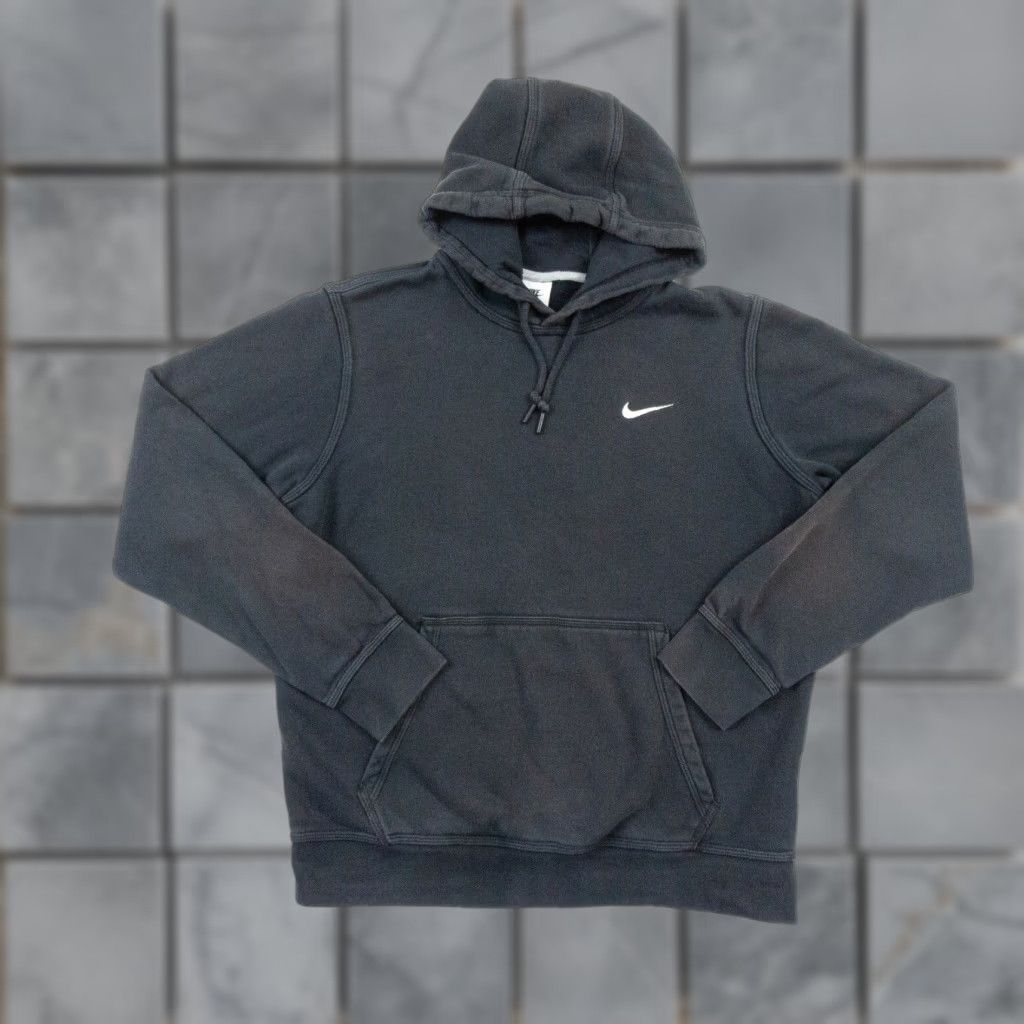 Nike VINTAGE Nike Sweatshirt Mens Medium Black Hoodie Pullover Swoosh Adult Sweater Faded Size US M / EU 48-50 / 2 - 1 Thumbnail
