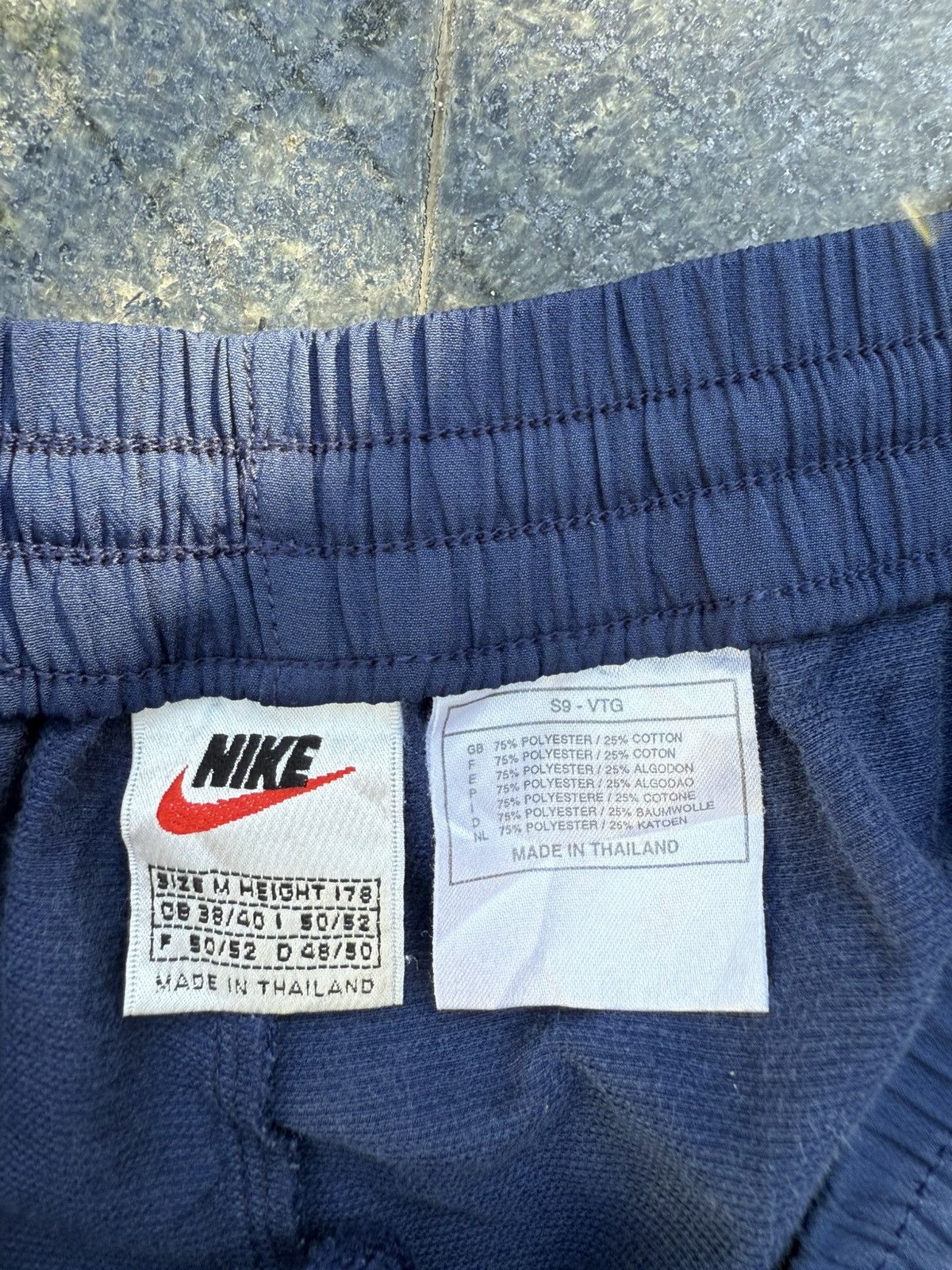 Nike 90’s NIKE RARE SWOOSH LOGO Y2K VINTAGE NYLON TRACK ZIP PANTS Size US 32 / EU 48 - 11 Thumbnail