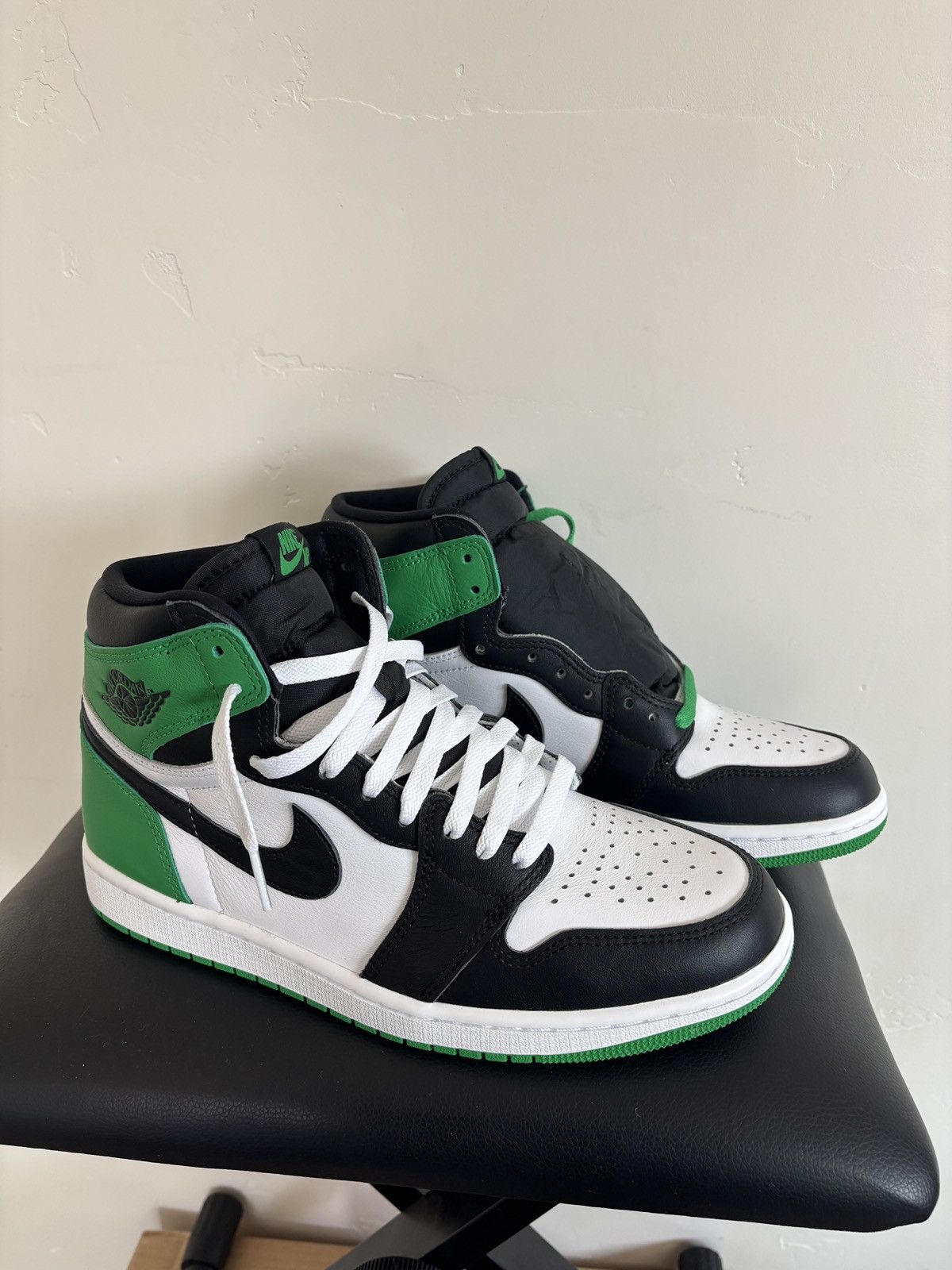 Jordan Brand Jordan 1 High Lucky Green 2023 Size US 9 / EU 42 - 2 Thumbnail