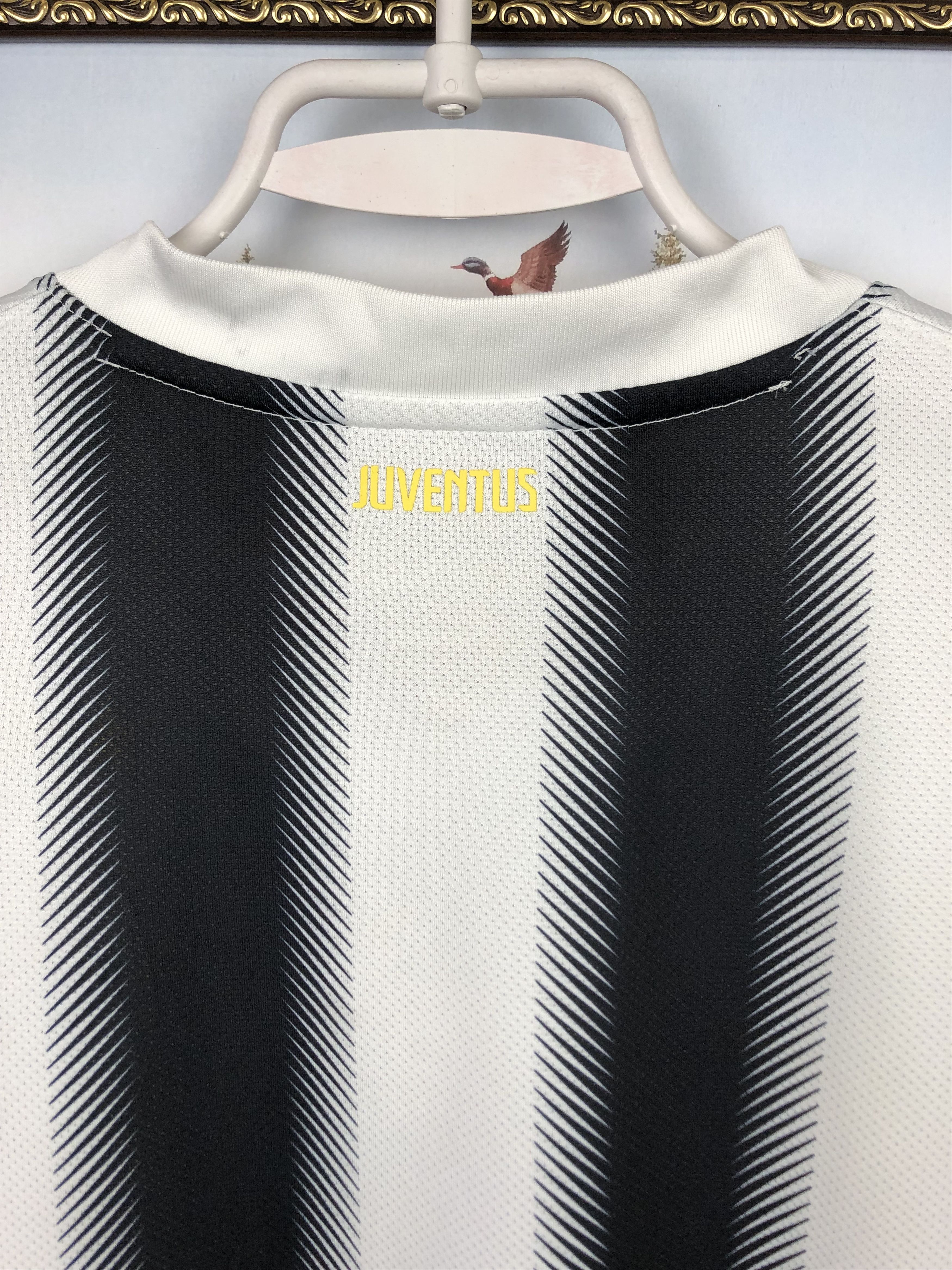 Nike Juventus football shirt 2011 Soccer Nike Jersey Maglia Size US M / EU 48-50 / 2 - 12 Thumbnail