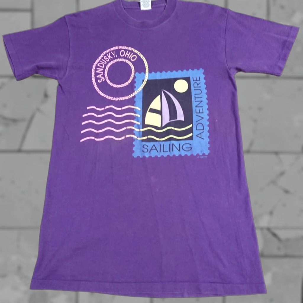 Vintage VINTAGE Sandusky Ohio Shirt Medium Purple USA Signal Sailing Adventure Men Short Sleeve Crew Neck T-Shirt Graphic Print 1990s Size US M / EU 48-50 / 2 - 1 Thumbnail