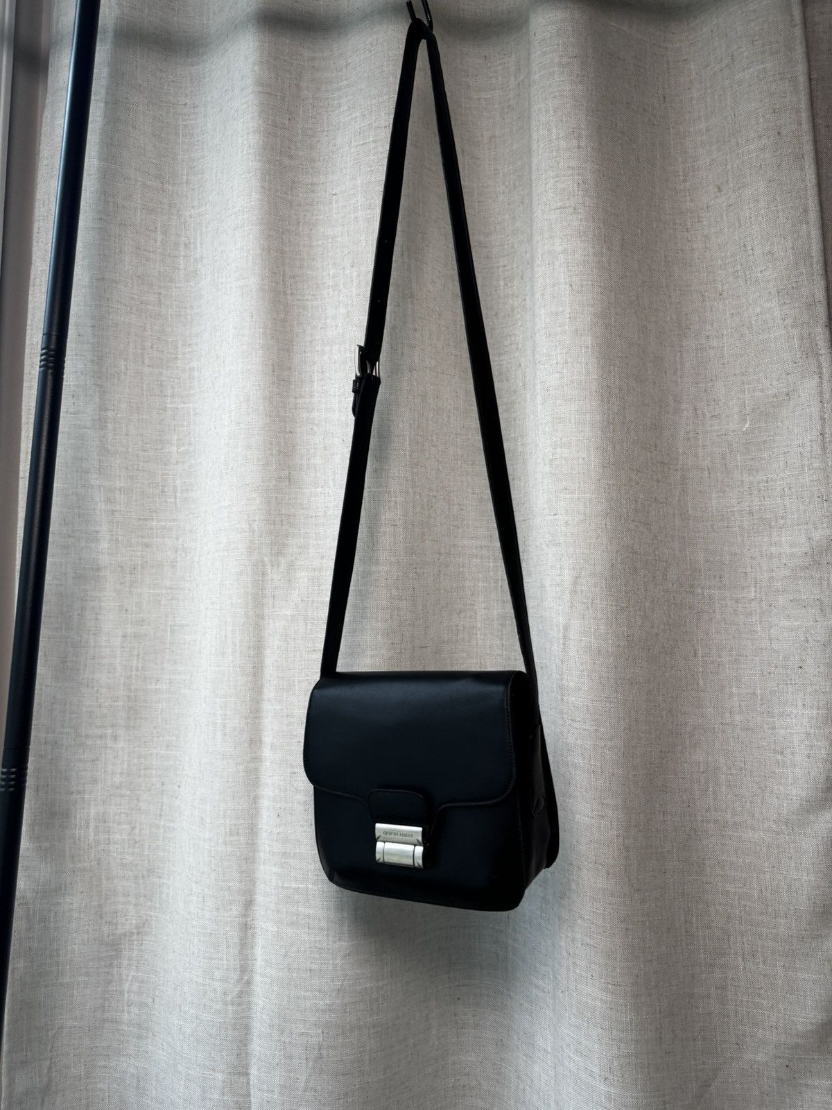 Giorgio Armani Vintage Giorgio Armani Black Leather Shoulder Bag UNISEX Size ONE SIZE - 7 Thumbnail