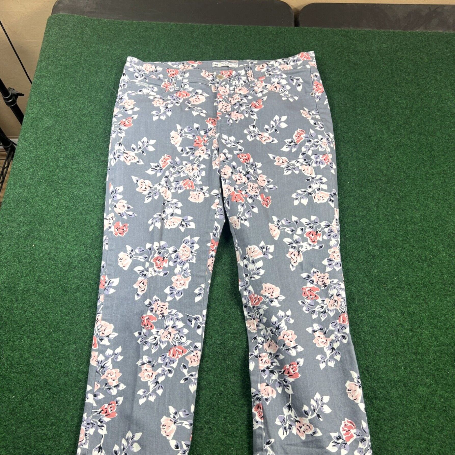 Lee Lee Natural Fit Cropped Capri Pants Women Sz 14 Medium Flowers Straight Leg Size 36" / US 14 / IT 50 - 1 Thumbnail