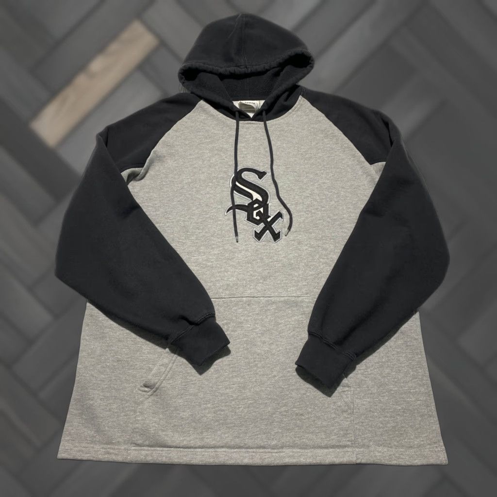 Vintage **Chicago White Sox MLB Lee Sport Men's Gray Black Hooded Sweatshirt** User: **Lee Sport Chicago White Sox MLB Men's Gray Black Hooded Sweatshirt** Size US L / EU 52-54 / 3 - 1 Thumbnail