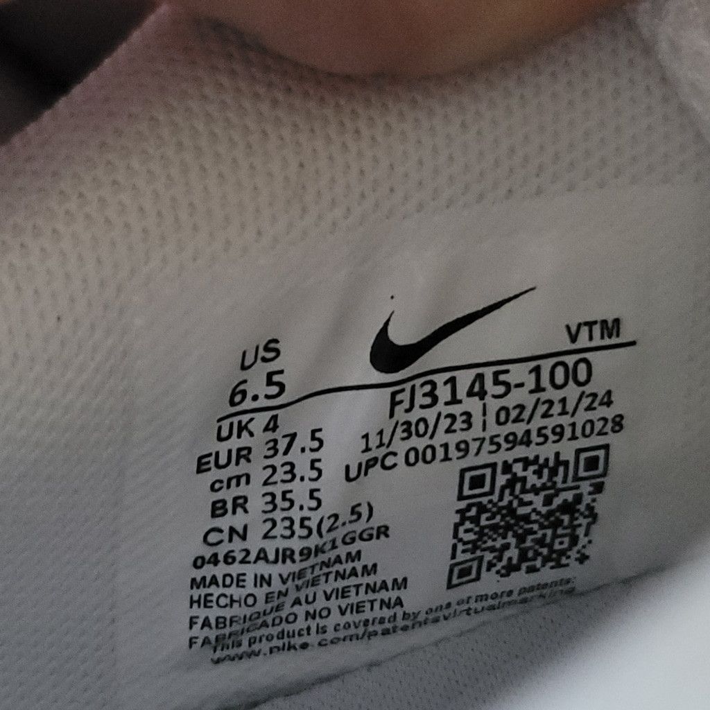 Nike EUC Nike Air Max Dn Sneakers Size US 6.5 / IT 36.5 - 10 Thumbnail