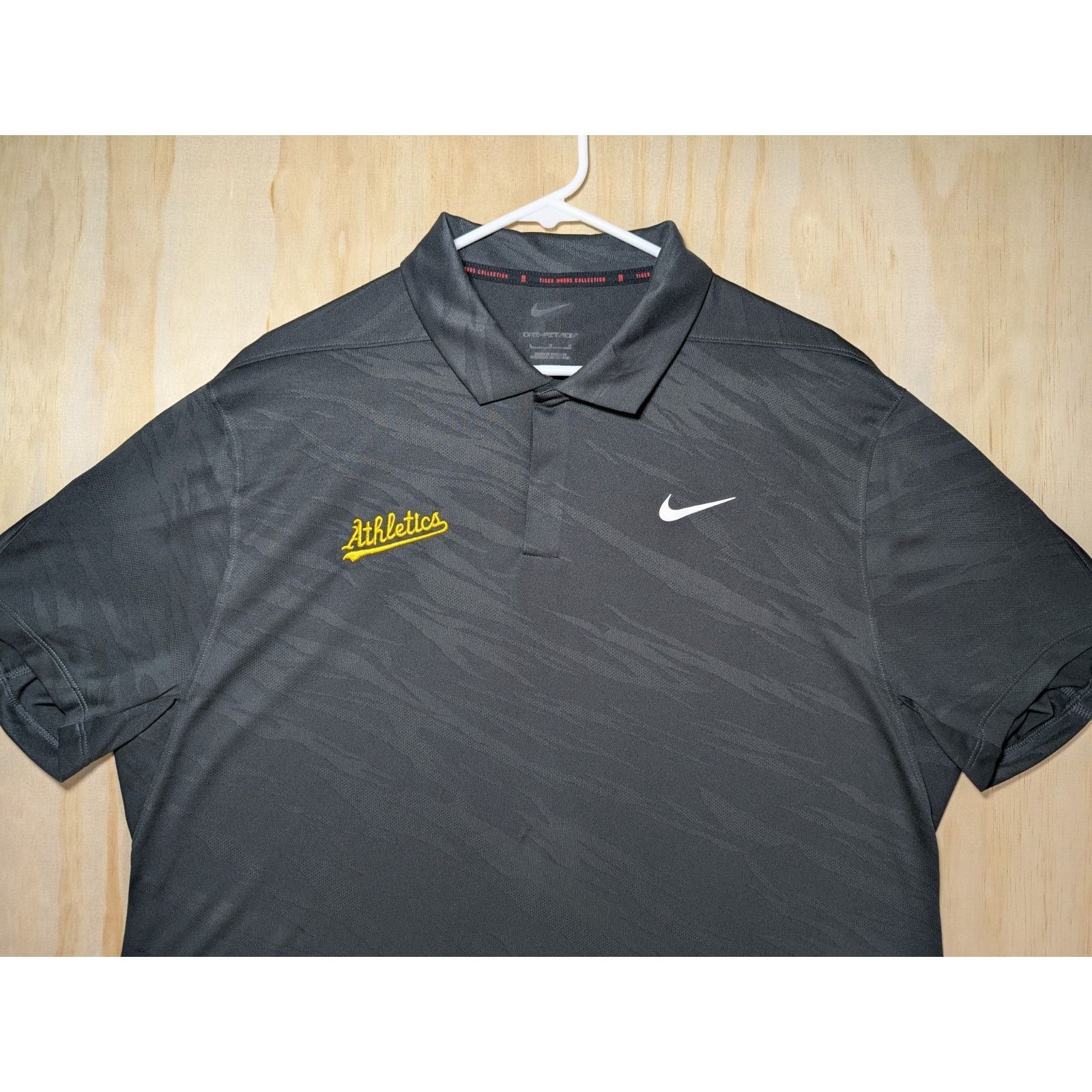 Nike Nike Men's Large Oakland A's Tiger Woods Dri-Fit ADV Polo Size US L / EU 52-54 / 3 - 4 Thumbnail