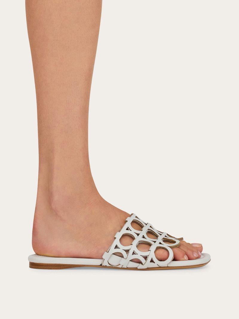 Salvatore Ferragamo o1s1rm0526 Erne Slides in White Size US 7 / IT 37 - 5 Thumbnail