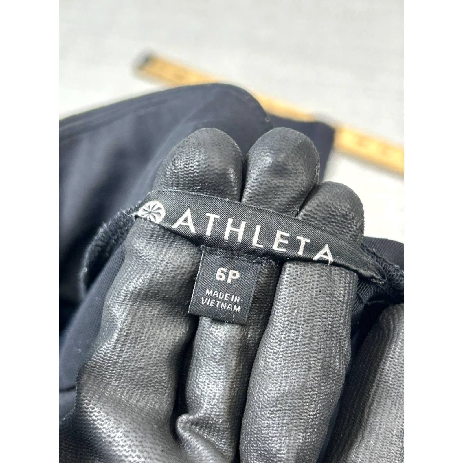 Athleta Athleta Headlands Hybrid Cargo Tight II Leggings Women 6 Petite Black Logo Nylon Size 28" / US 6 / IT 42 - 7 Thumbnail