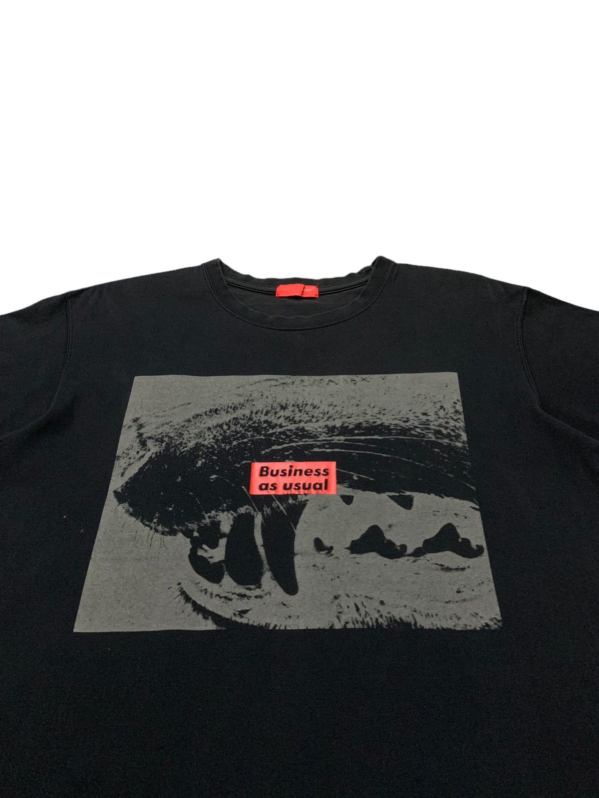 Barbara Kruger 2000s Barbara Kruger Business As Usual Artwork Tshirt Size US L / EU 52-54 / 3 - 3 Thumbnail