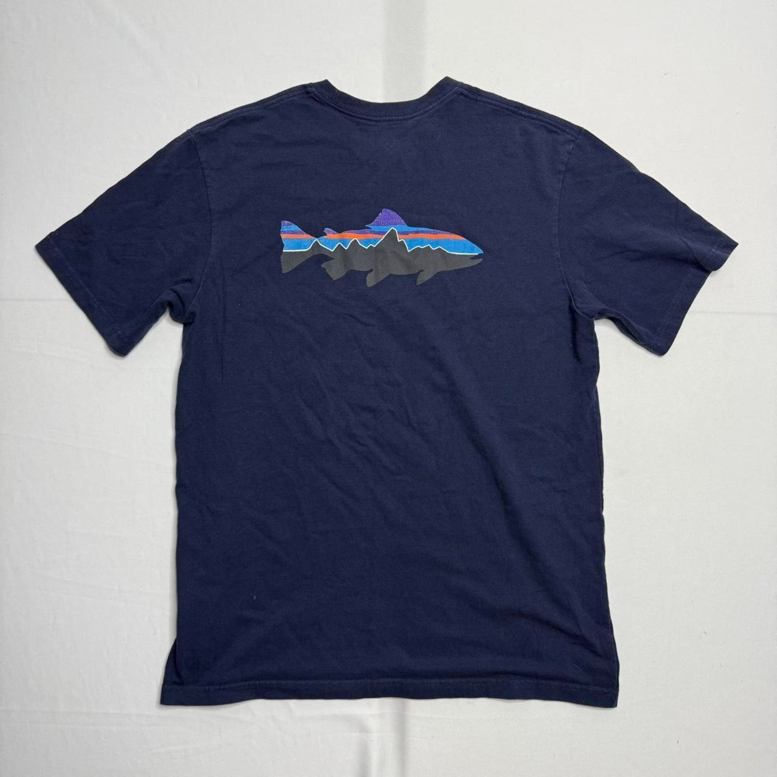 Patagonia Patagonia Navy T-Shirt With Fish graphic Logo Size M Size US M / EU 48-50 / 2 - 2 Thumbnail