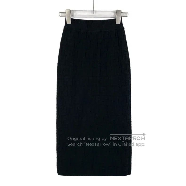 Fendi Fendi Black logo letter embossed all-over print knitted sk Size 42" / US 20 - 2 Thumbnail