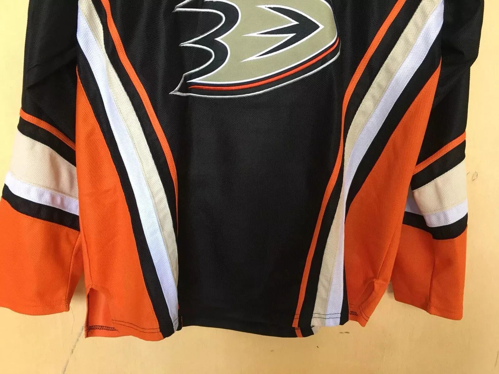 Reebok VINTAGE ANAHEIM DUCKS CCM COREY PERRY NHL ICE HOCKEY SHIRT Size US L / EU 52-54 / 3 - 9 Thumbnail