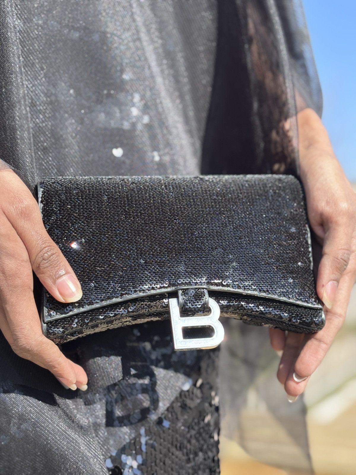 Balenciaga Balenciaga Hourglass Sequin Wallet on Chain Black Size ONE SIZE - 1 Thumbnail