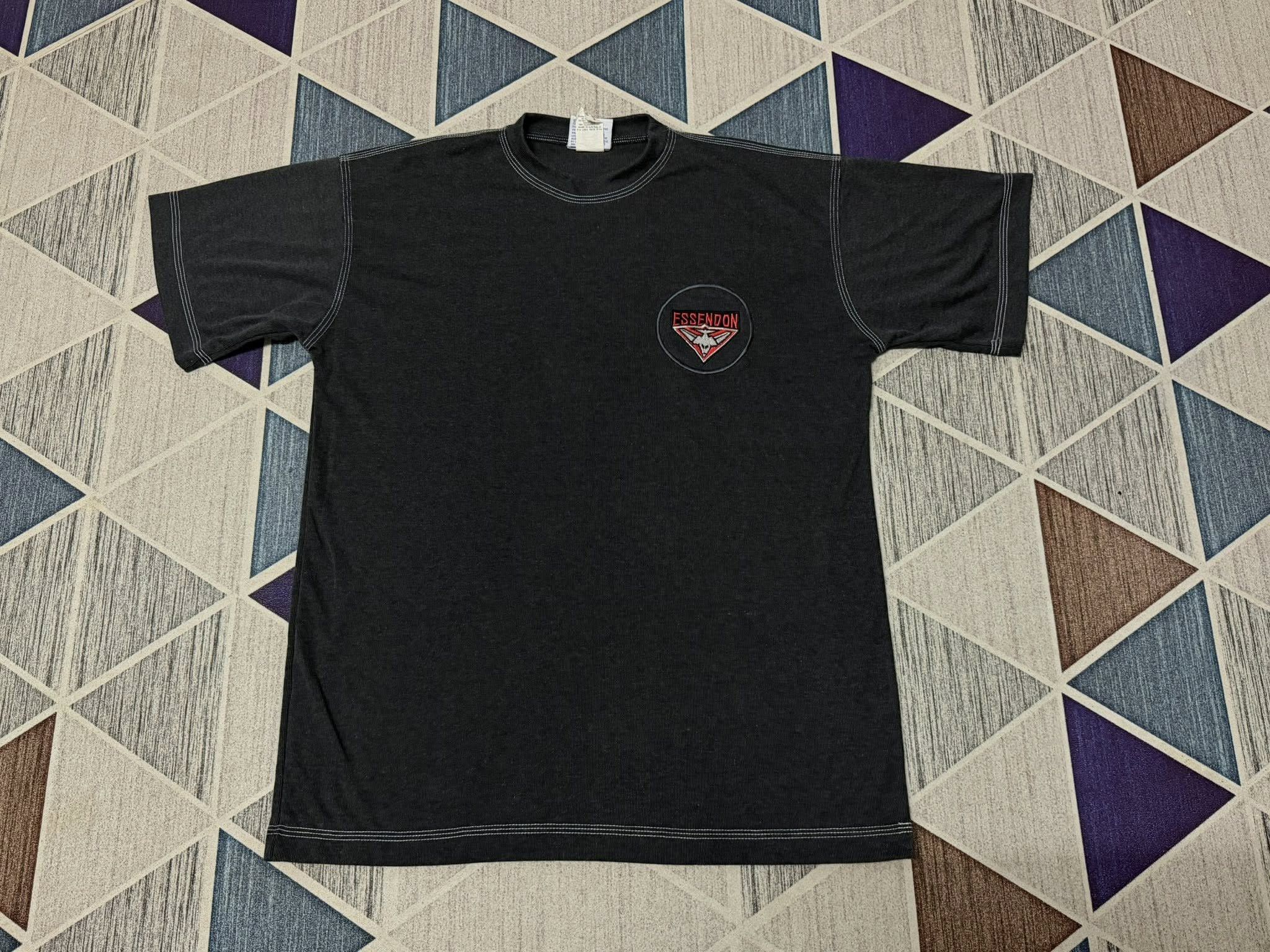 Vintage vintage Essendon Football Club OFFICIAL AFL TEE M1627 Size US M / EU 48-50 / 2 - 1 Thumbnail