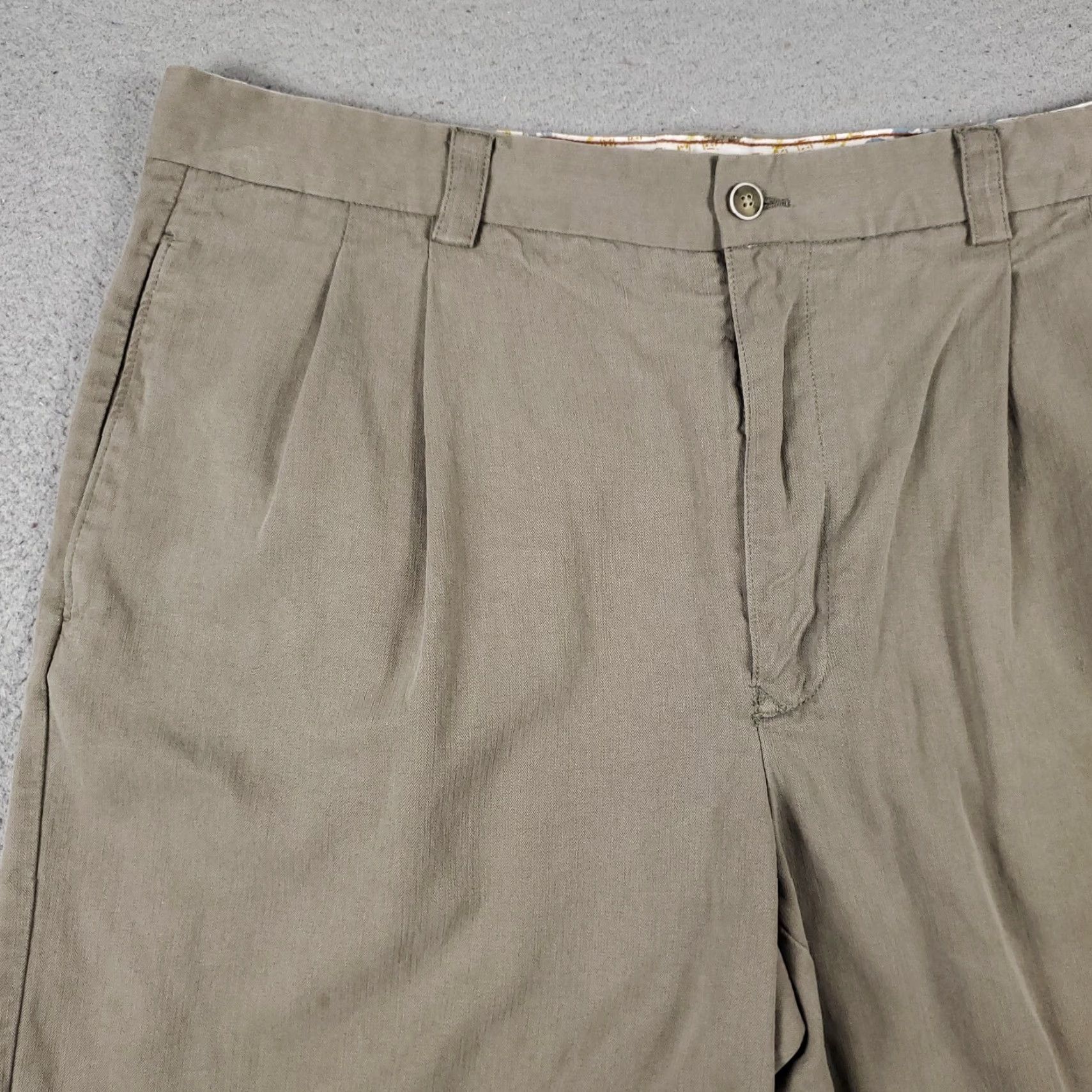 Tommy Bahama VINTAGE Tommy Bahama Shorts Men's Size 36 Beige Silk Casual Pleated Chinos Mens Size US 36 / EU 52 - 2 Thumbnail
