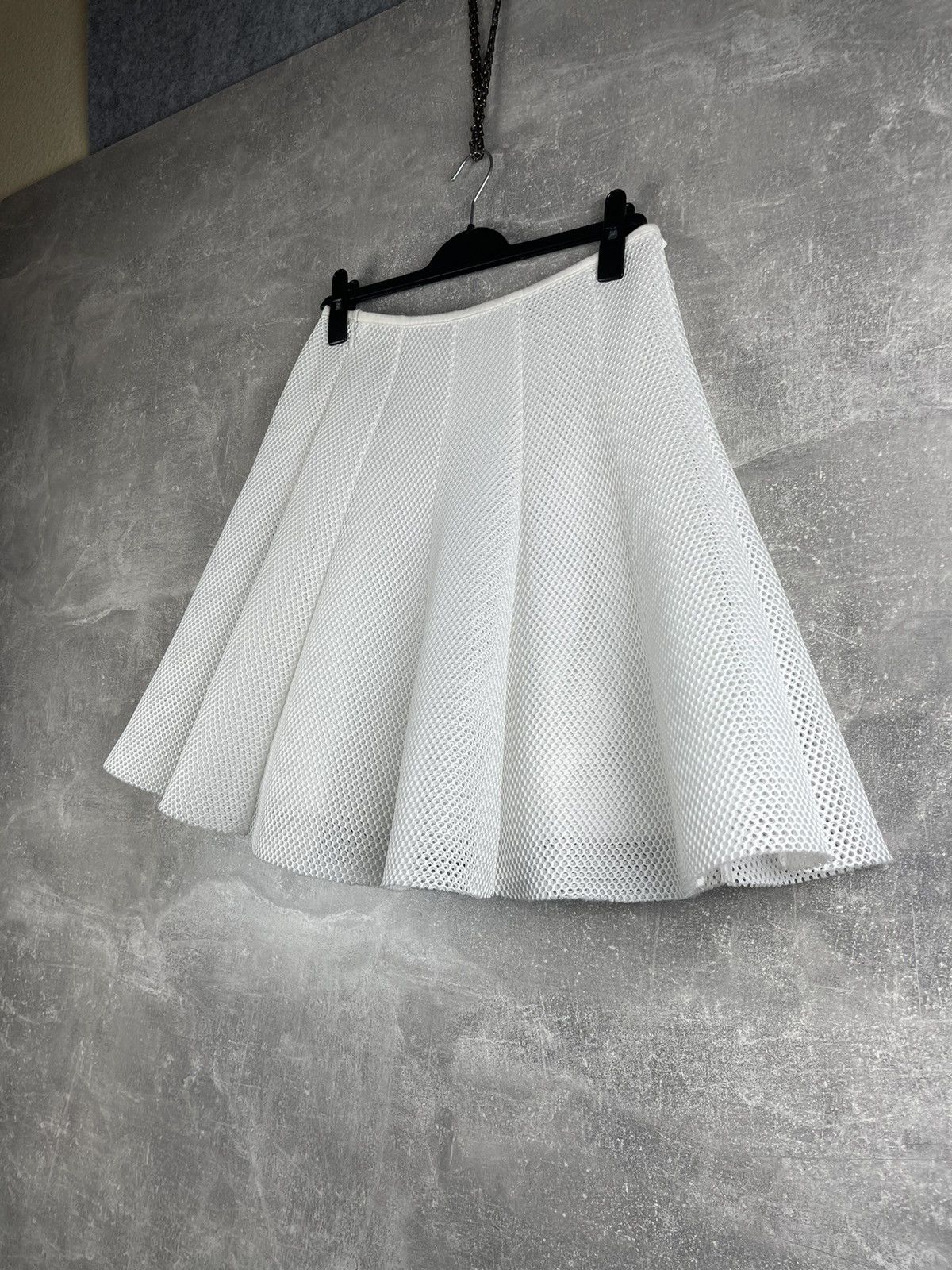Moncler Moncler Rare White Textured Mesh Flared A Line Skirt Size 30" / US 8 / IT 44 - 8 Thumbnail