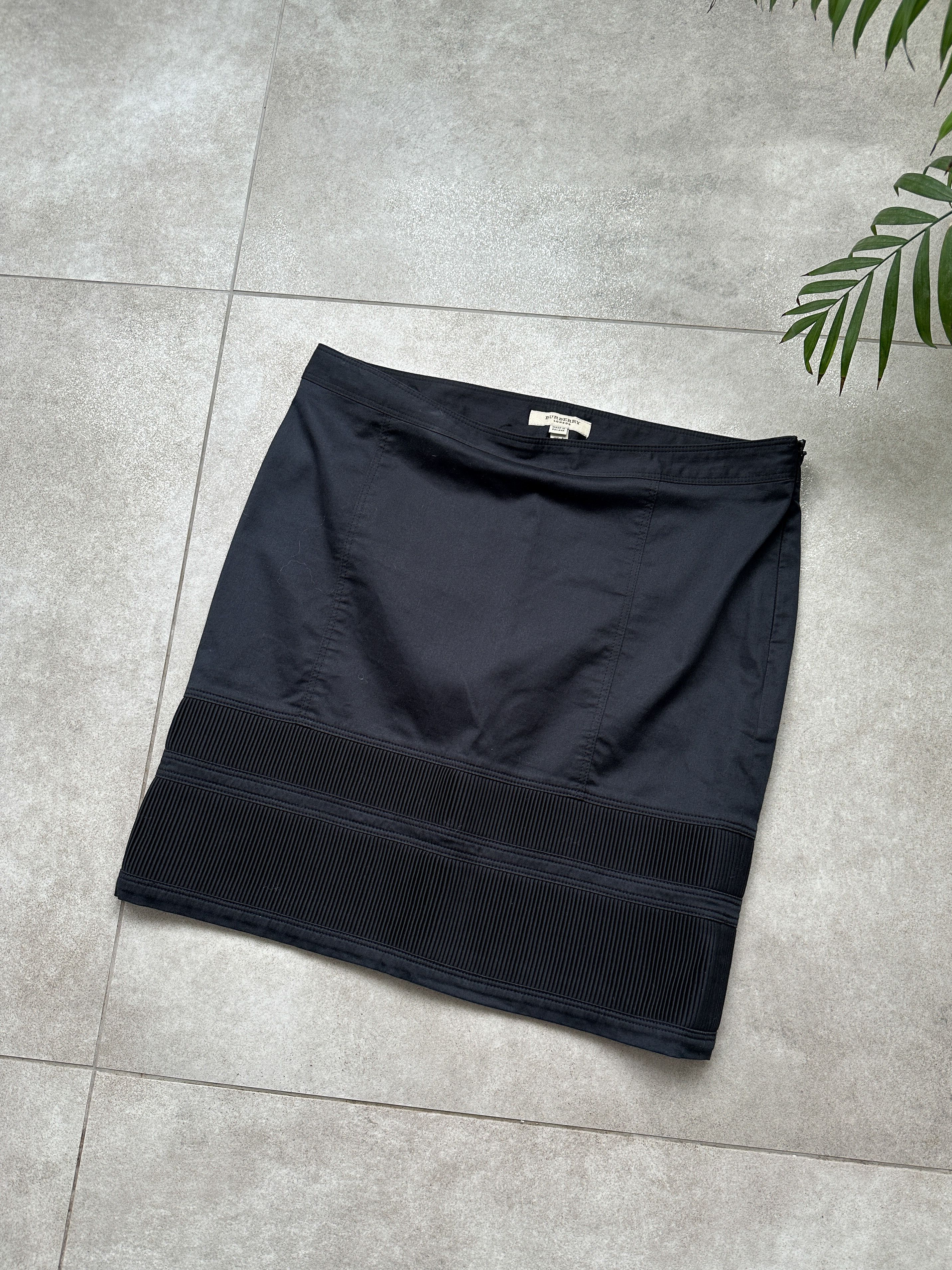 Burberry Burberry Black Mini Skirt Size 27" / US 4 / IT 40 - 2 Thumbnail