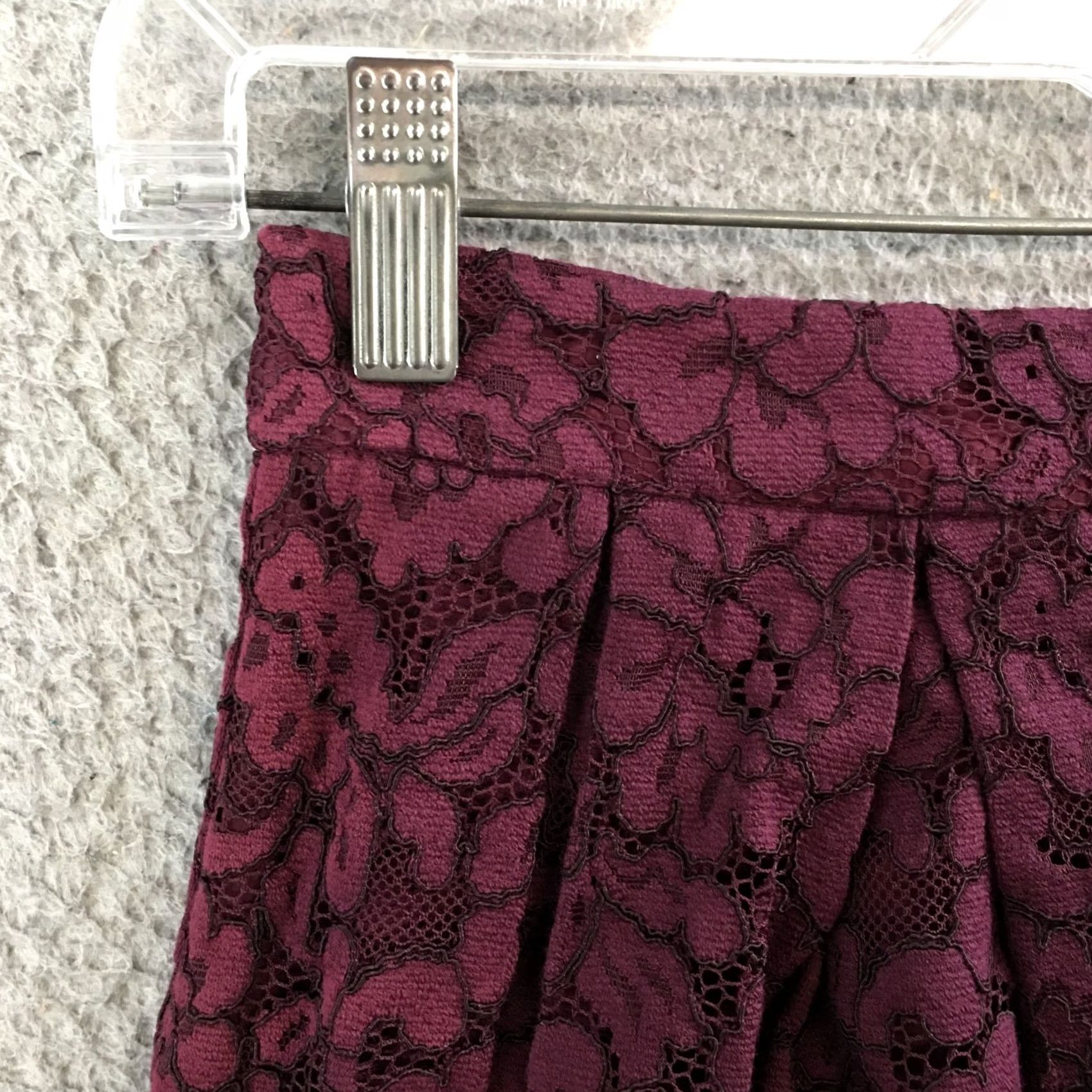 H&M H&M Mini Skirt Womens 4 Lace Pleated A Line Burgundy Red Floral Zip Short Skirt Womens XS? Size S / US 4 / IT 40 - 3 Thumbnail