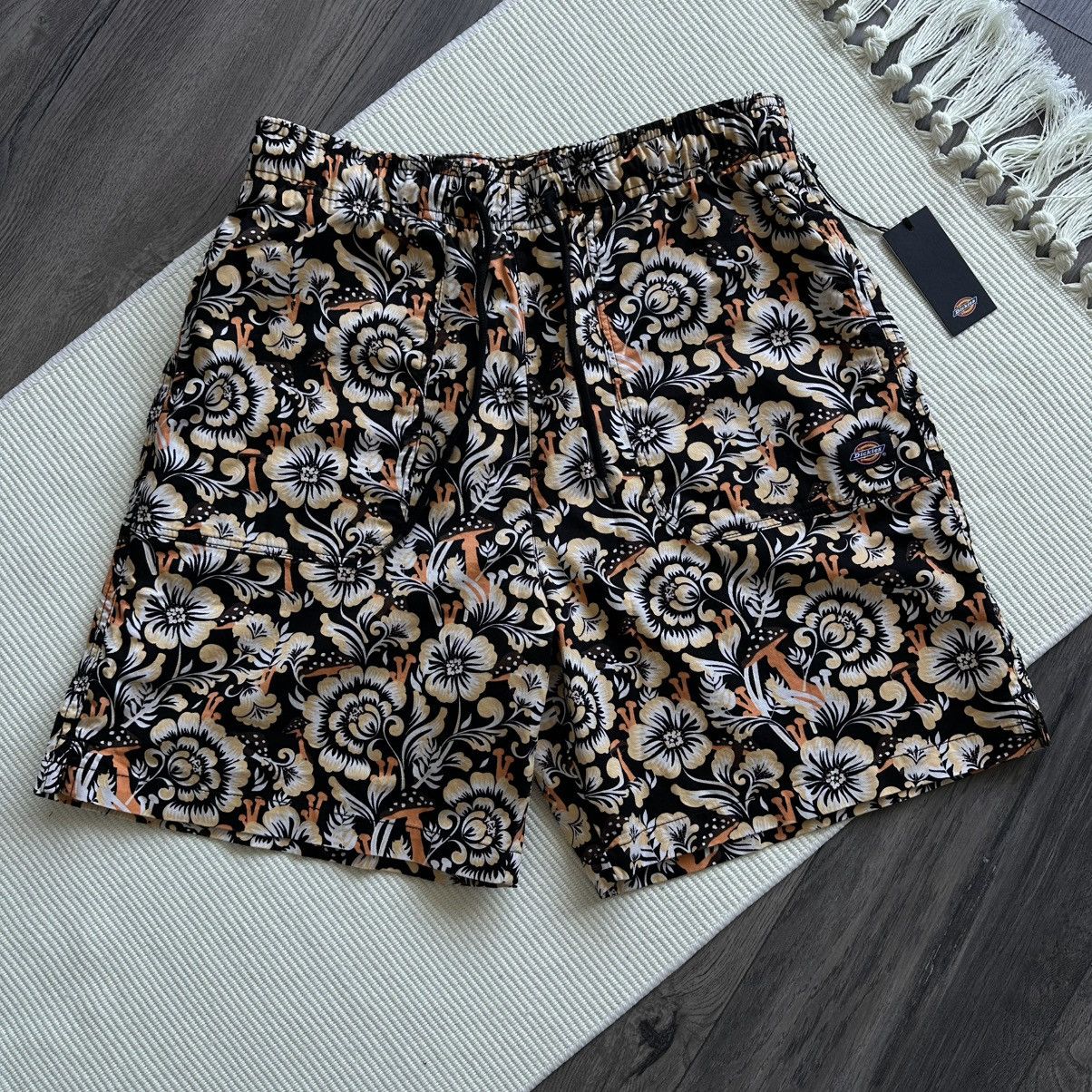 Dickies Dickies Roseburg Floral-Print Relaxed-Fit Shorts Size US 32 / EU 48 - 1 Thumbnail