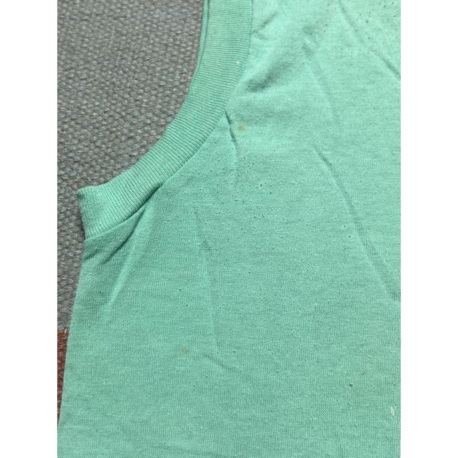 Vintage VINTAGE 80s sleeveless pocket t shirt blank mint green muscle paint soft medium M & M T-Shirt Men Adult Medium Green Sleeveless Pockets 80s Theme Size US M / EU 48-50 / 2 - 3 Thumbnail