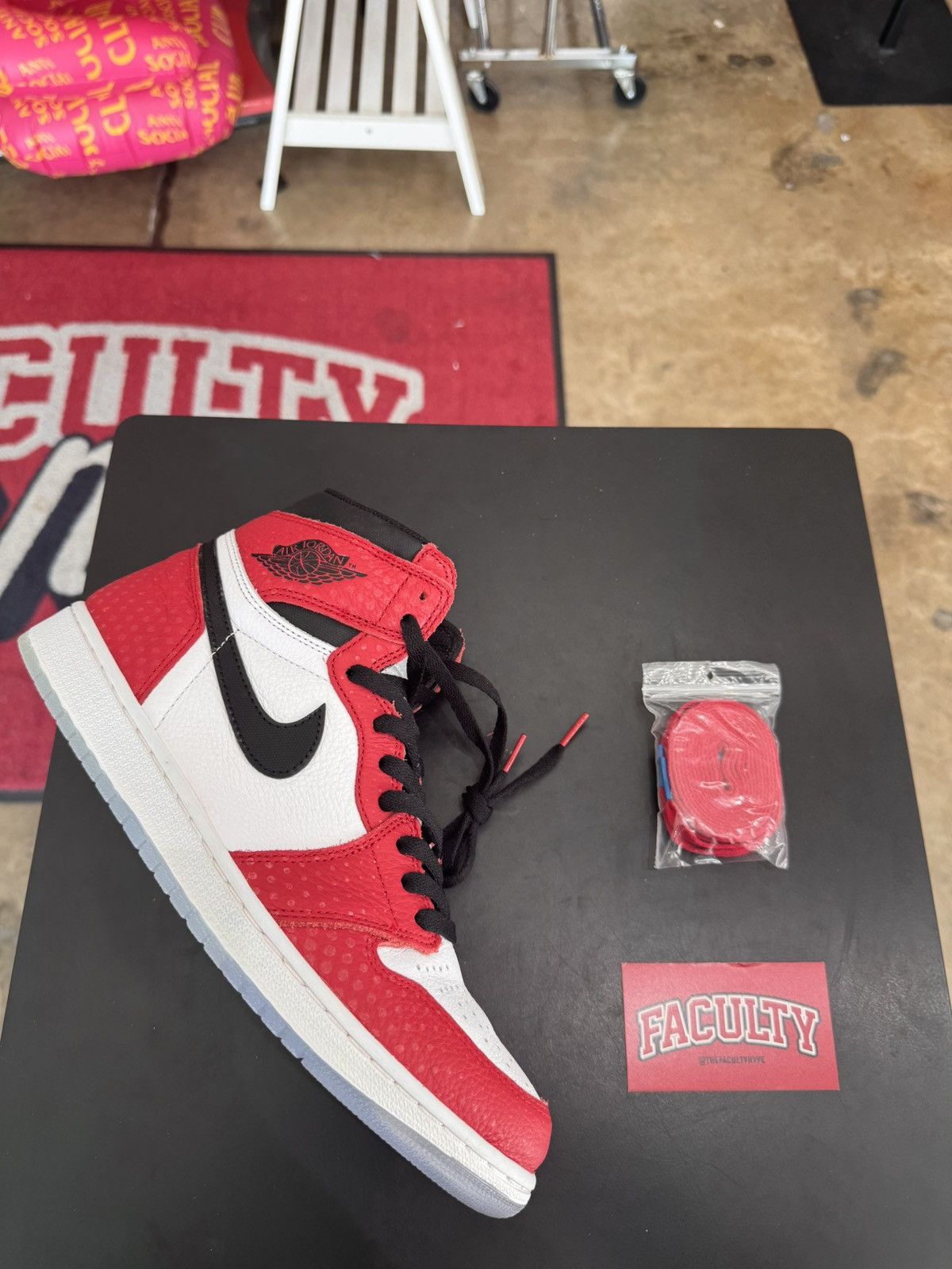 Jordan Brand Air Jordan 1 High Spider-Man Origin Story Size 10.5 (2018) Size US 10.5 / EU 43-44 - 10 Thumbnail