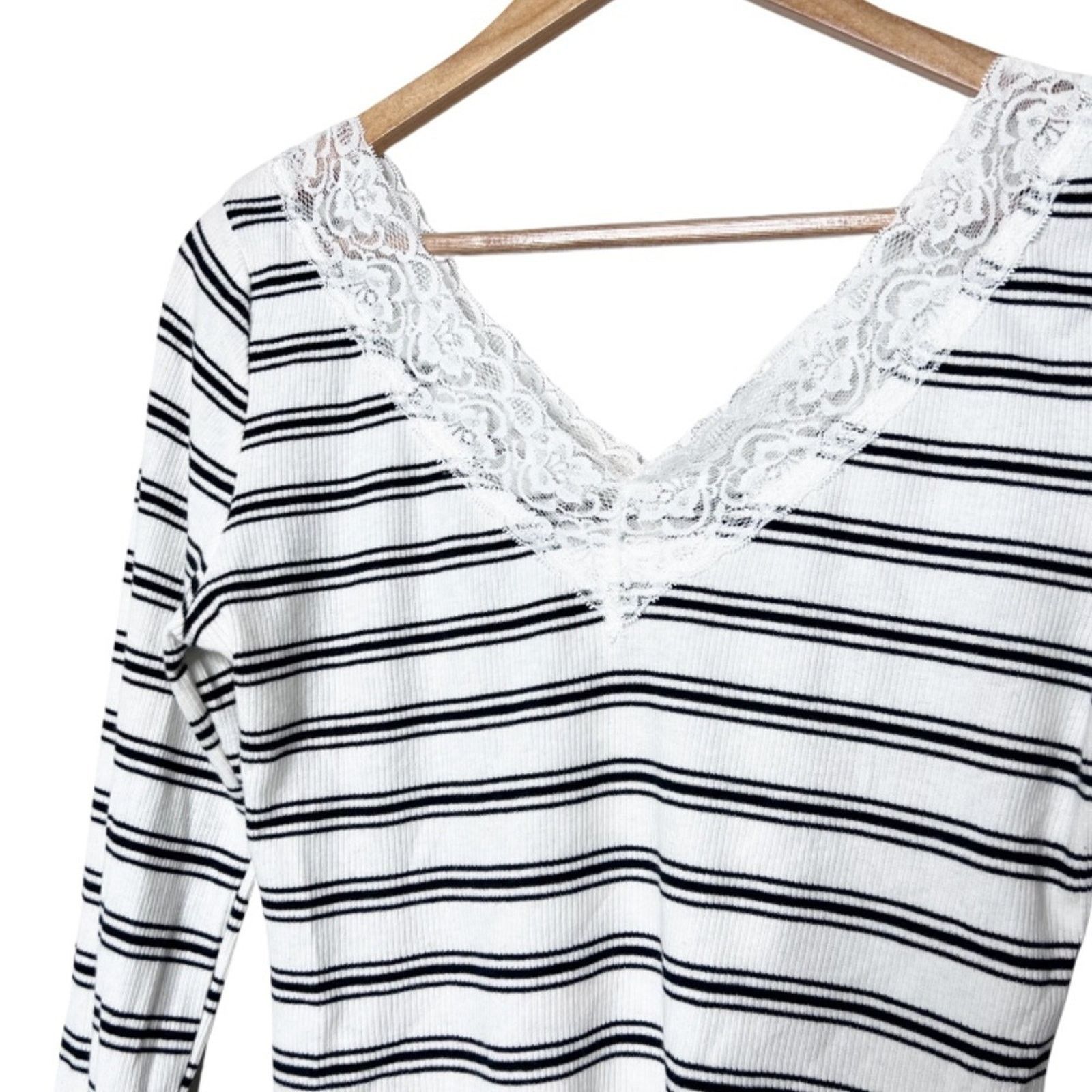 Other Heart & Hips Black & White Striped Lace Ribbed Crop Blouse Size L / US 10 / IT 46 - 10 Thumbnail