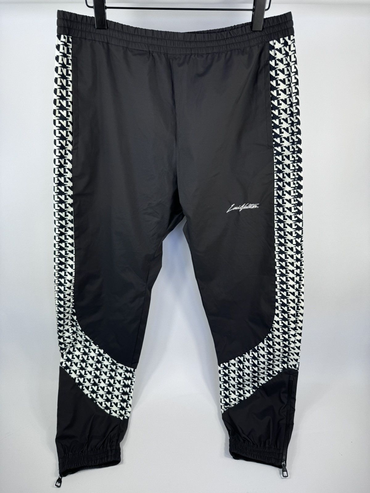 Louis Vuitton LOGO DETAILED TRACK BOTTOMS Size US 34 / EU 50 - 1 Thumbnail