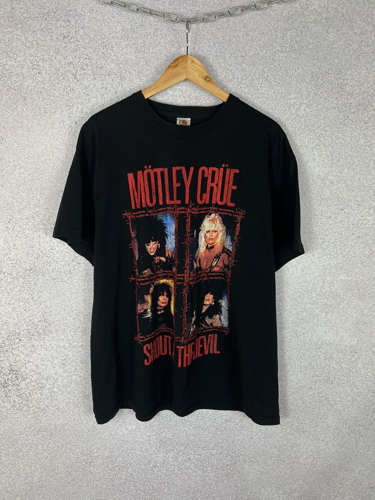 Band Tees × Vintage Vintage Motley Crue SHOUT AT THE DEVIL Rock Band T-Shirt Size US XL / EU 56 / 4 - 1 Thumbnail