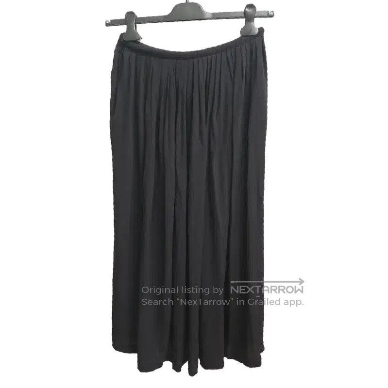 Valentino Valentino Black Pleated Silk Midi Skirt . Size 28" / US 6 / IT 42 - 2 Thumbnail