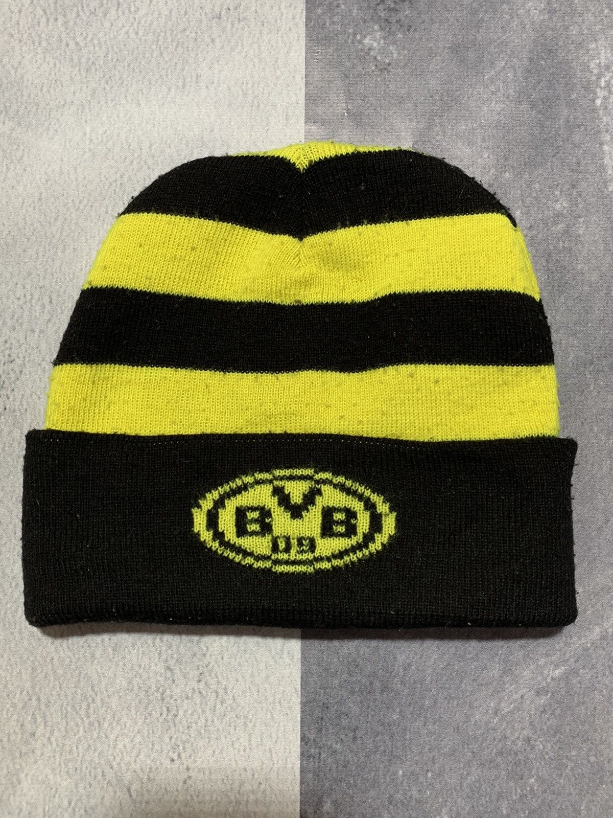 Vintage Vintage Y2K Borussia Dortmund hat streetwear soccer beanie Size ONE SIZE - 1 Thumbnail