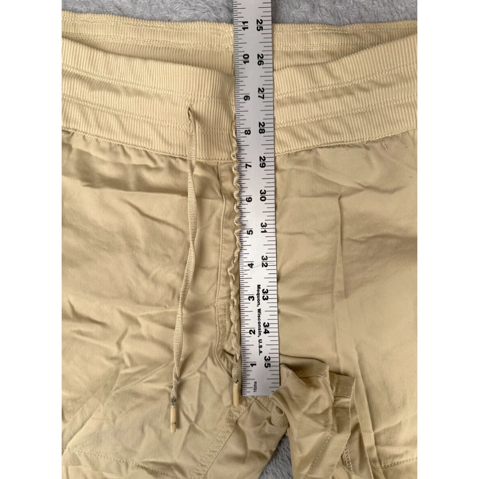 The North Face VINTAGE The North Face Shorts Women Large Beige Elastic Waist Activewear Casual 4" Gym Hike Yoga Outdoor Size 36" / US 14 / IT 50 - 7 Thumbnail