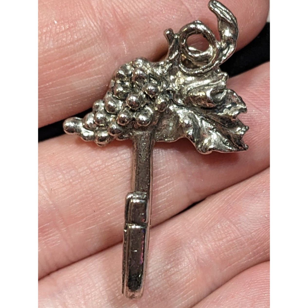 Other Vintage Y2K Rawcliffe Home Grape Bunch Lapel Pin With Hook Size ONE SIZE - 3 Thumbnail