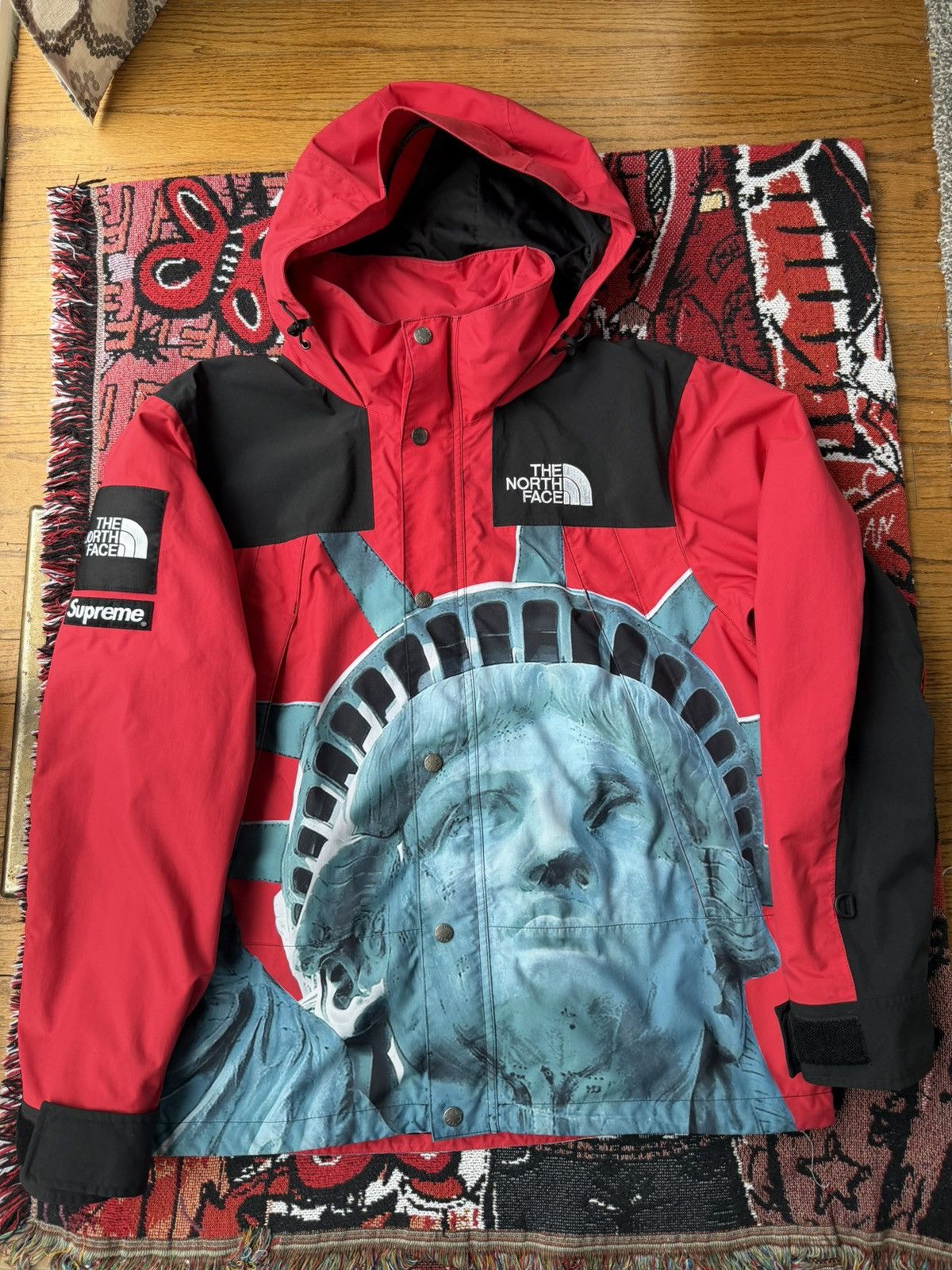 Supreme - statue of liberty mountain jacket