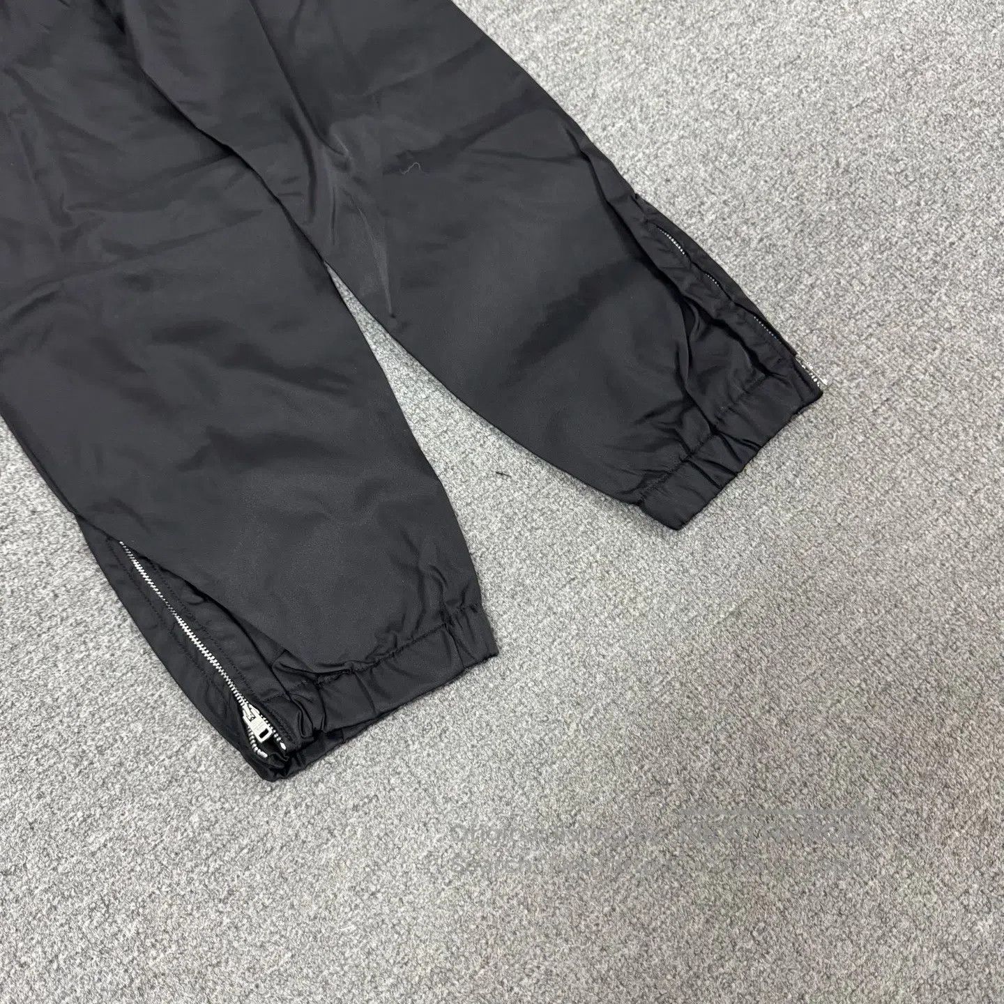 Prada Prada size 38 Delta-shaped logo; zipper at the trouser legs Size US 30 / EU 46 - 5 Thumbnail