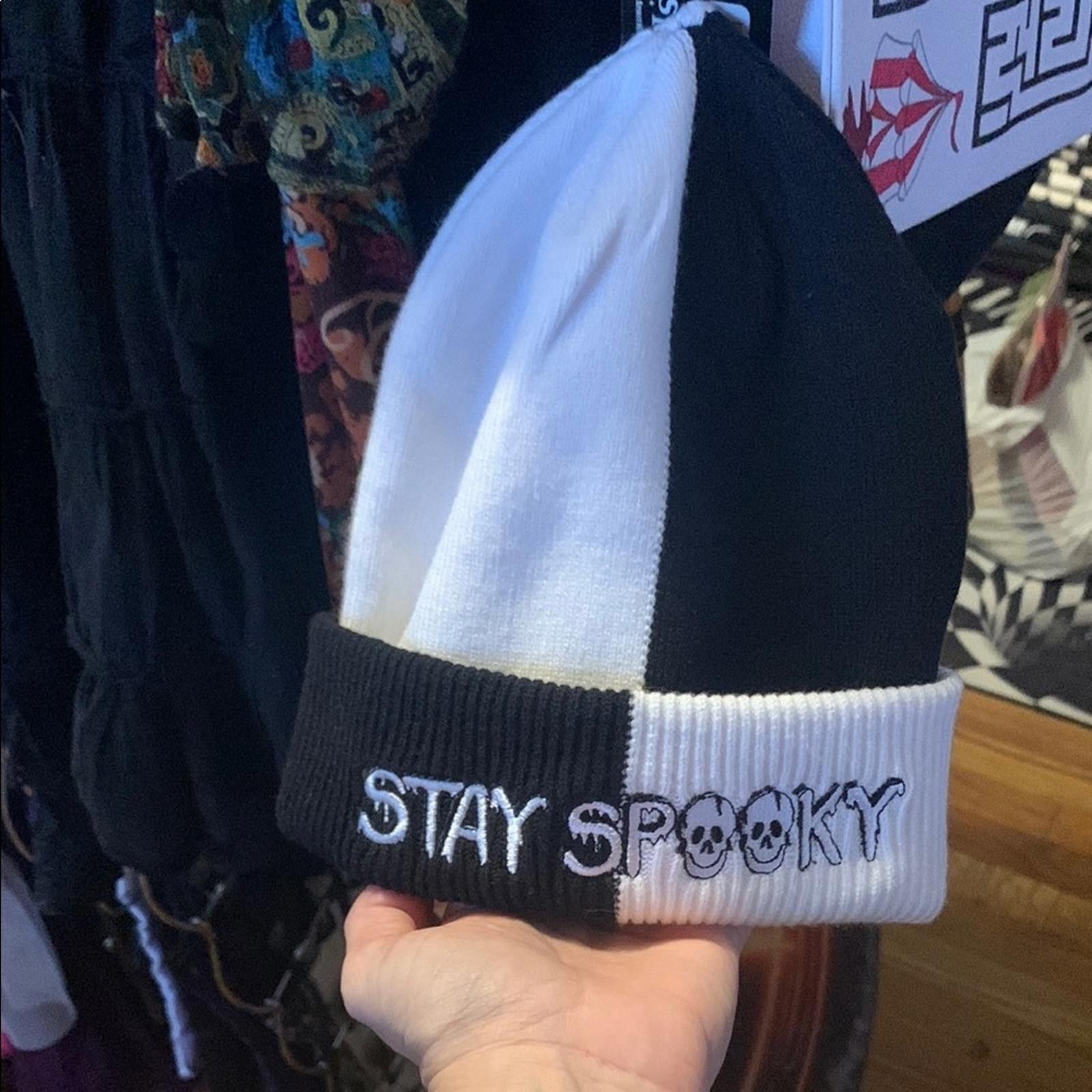 Share Spirit Homme Spirit Black and White Knit Hat with Stay Spooky Design Size ONE SIZE - 1 Thumbnail